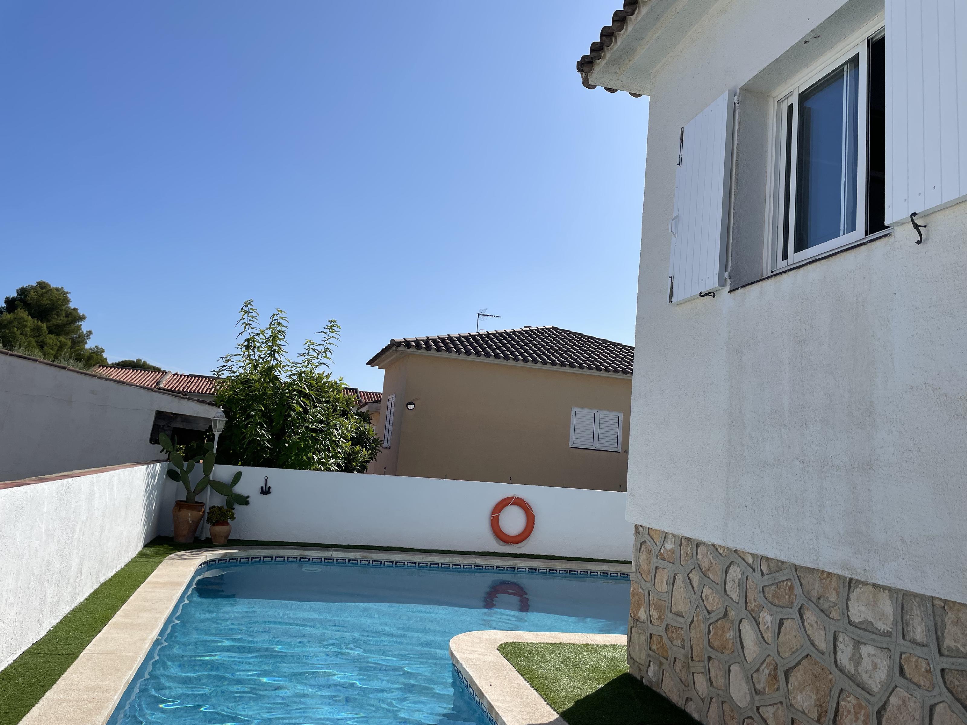 Imagen 10 Casa Aislada en venta en Vendrell El / Cerca de todos los servicios y playa 