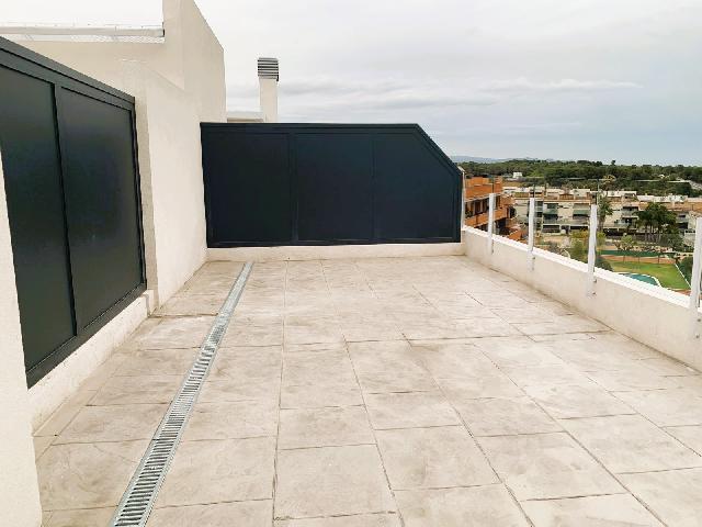 Imagen 1 Inmueble 298613 - Ático en venta en Cubelles / Junto al centro y a escasos minutos de la playa.