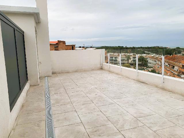 Imagen 2 Inmueble 298615 - Ático en venta en Cubelles / Junto al centro y a escasos minutos de la playa.