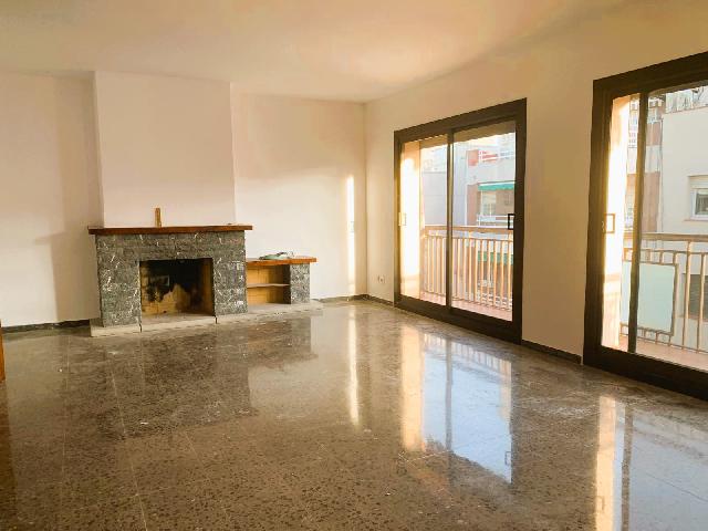 Imagen 1 Inmueble 299772 - Piso en alquiler en Vilanova I La Geltrú / Centro, a pasos de todos los servicios.