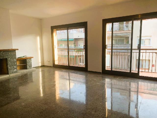 Imagen 4 Inmueble 299772 - Piso en alquiler en Vilanova I La Geltrú / Centro, a pasos de todos los servicios.