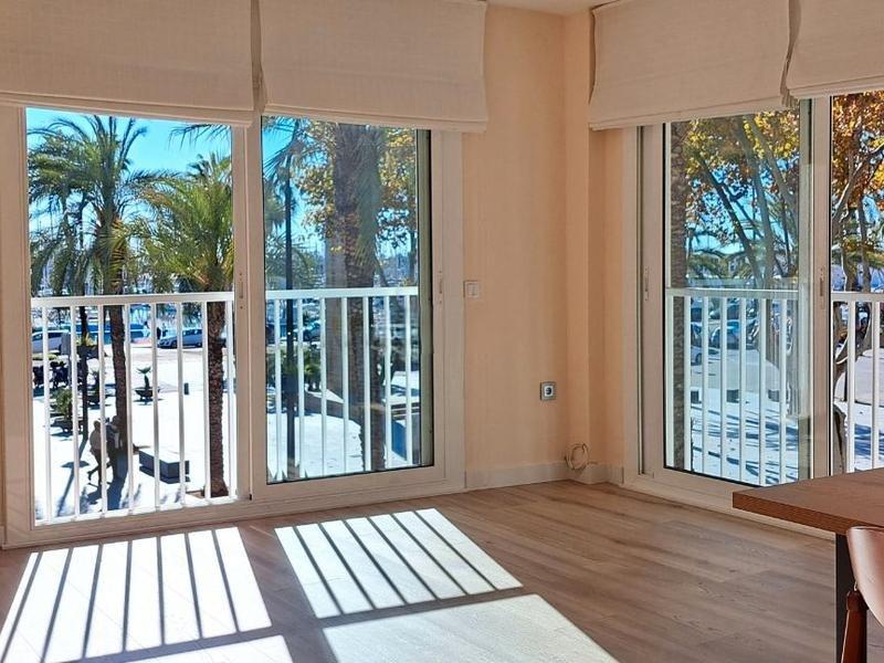 Imagen 2 Apto. Playa en venta en Vilanova I La Geltrú / Primera línea de mar en Rambla de la Pau