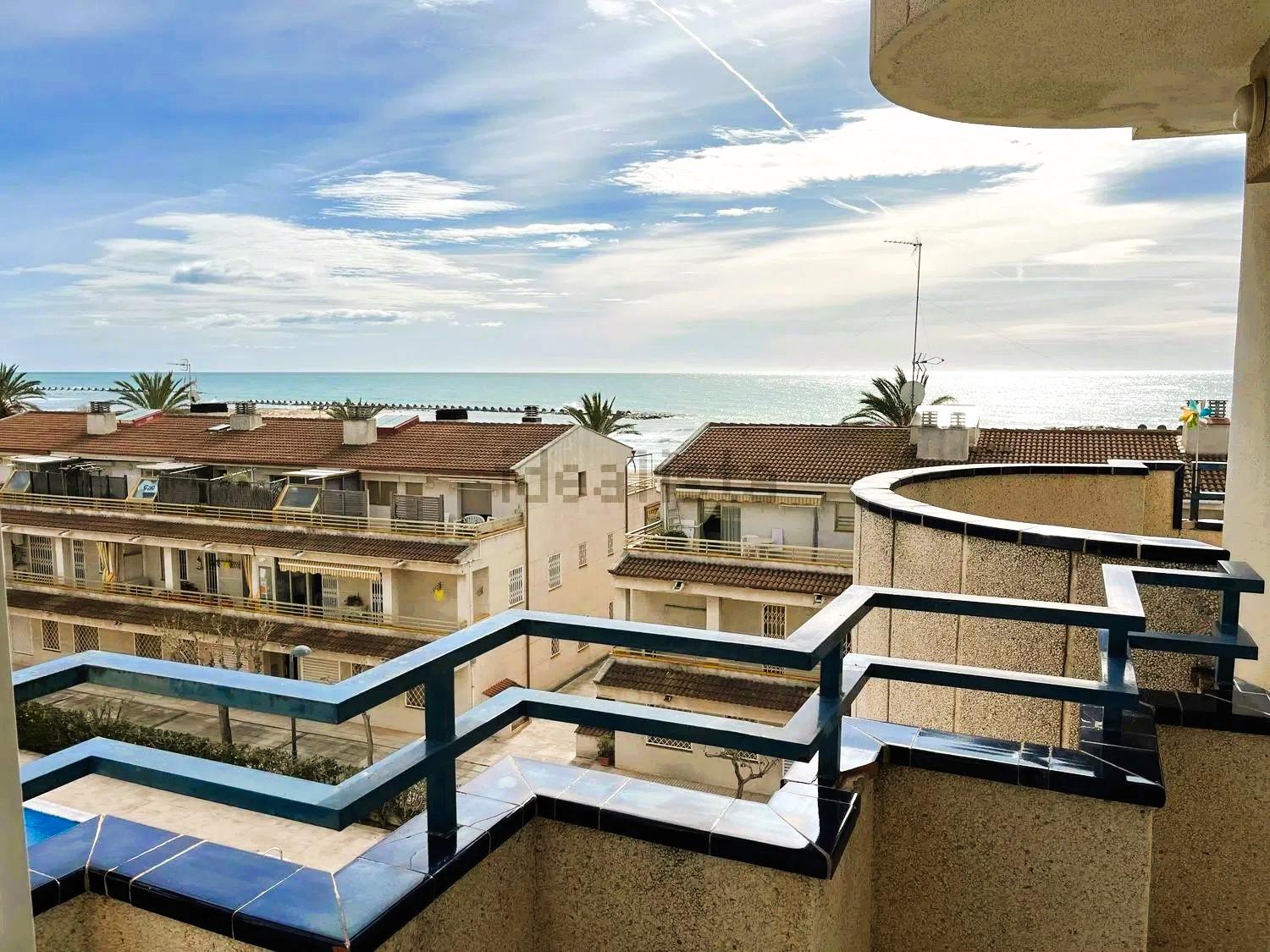 Imagen 3 Apto. Playa en venta en Cunit / Primera línea de mar