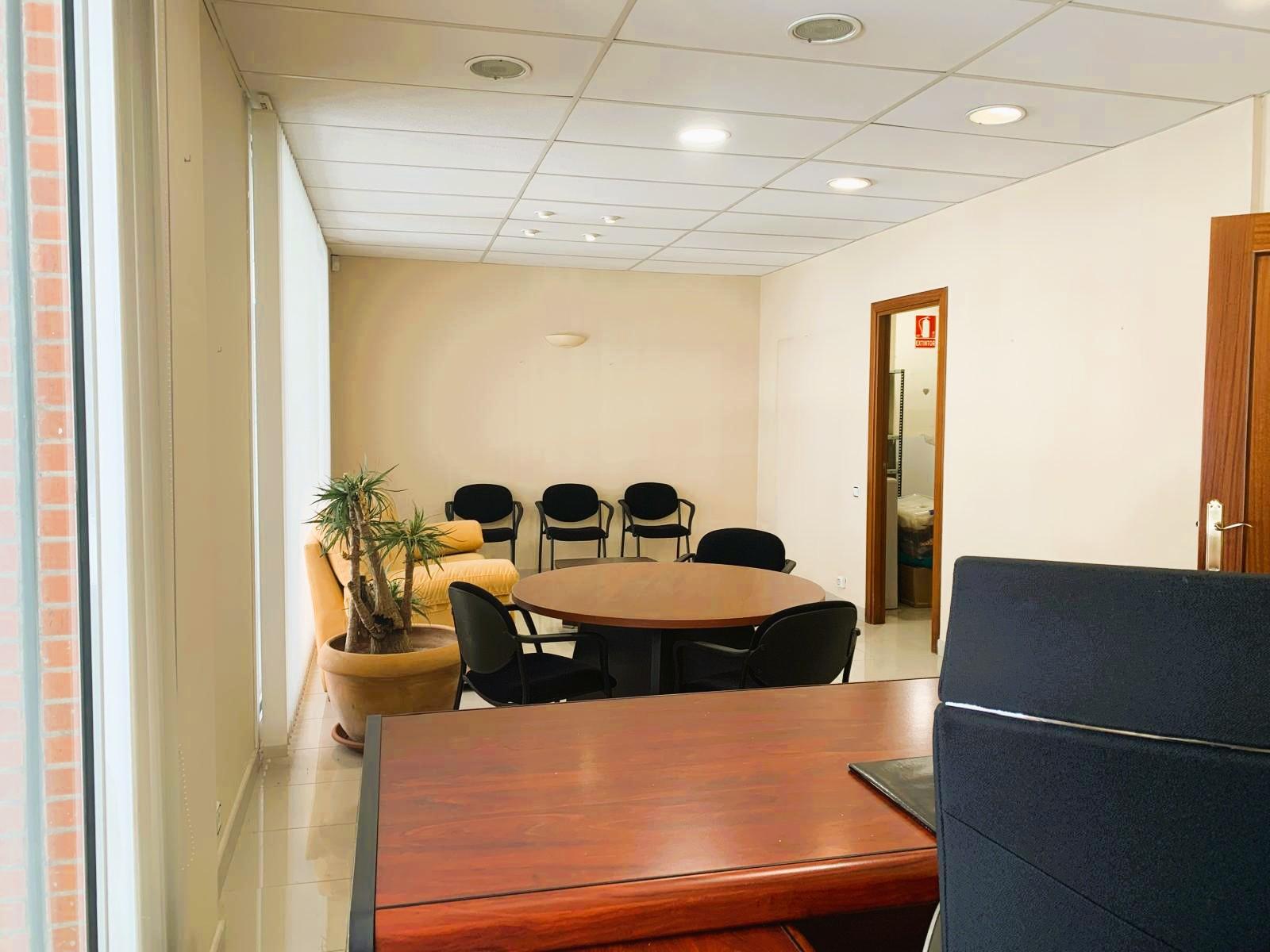 Imagen 2 Local Comercial en venta en Vilanova I La Geltrú / Zona juzgados y a escasos minutos del c...