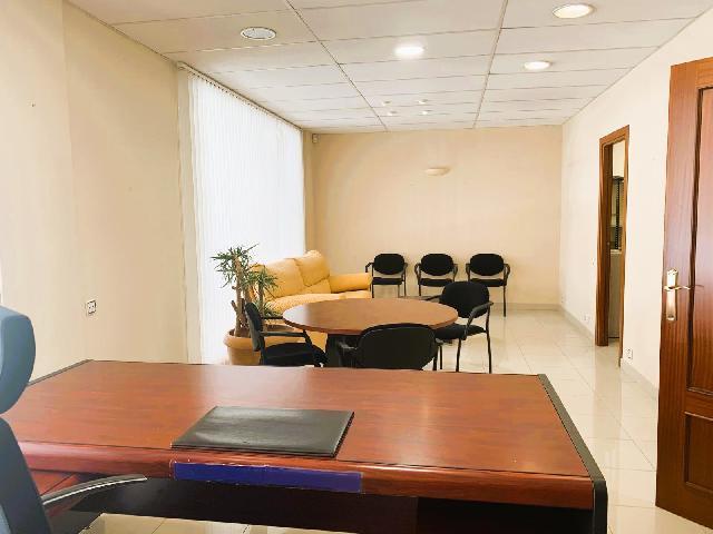 Imagen 1 Inmueble 301712 - Local Comercial en venta en Vilanova I La Geltrú / Zona juzgados y a escasos minutos del c...