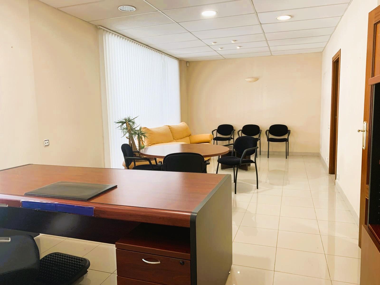 Imagen 3 Local Comercial en venta en Vilanova I La Geltrú / Zona juzgados y a escasos minutos del c...