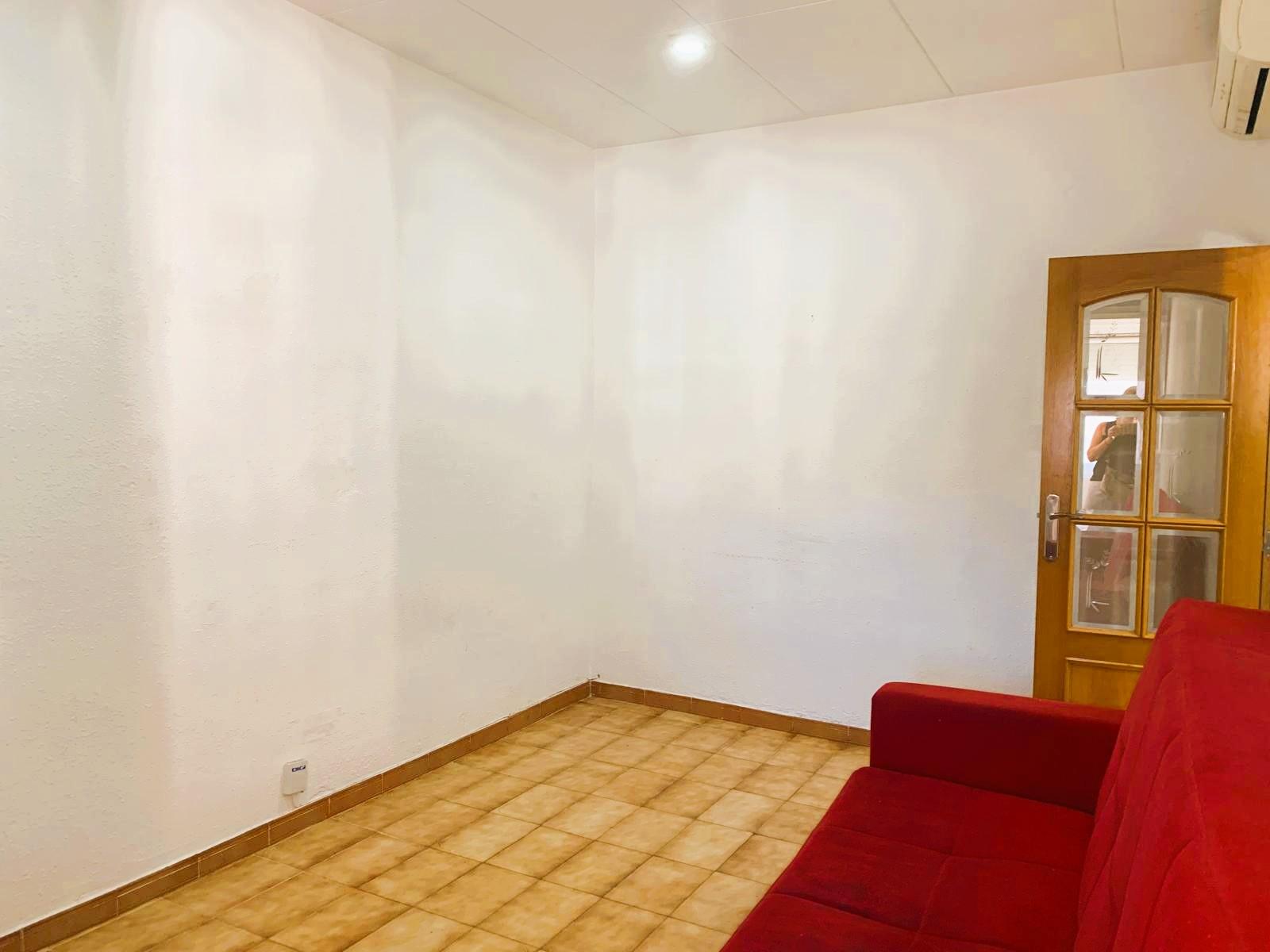Imagen 2 Piso en venta en Barcelona / Piso céntrico en Poblenou, a poco minutos de la playa.