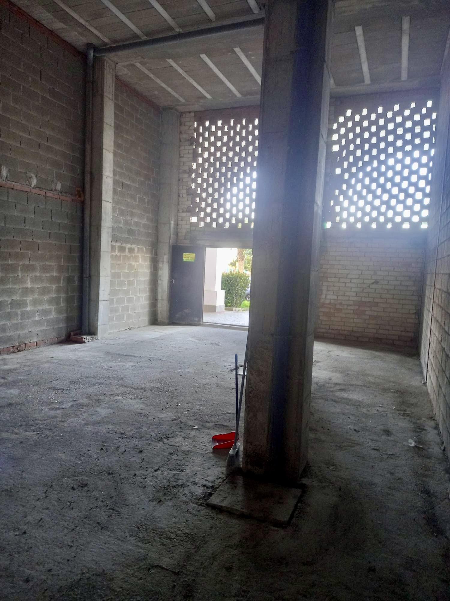 Imagen 3 Local Comercial en venta en Castro-urdiales / Frente Playa Ostende.