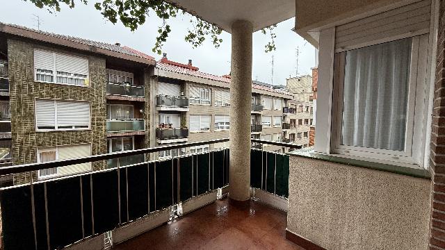 Imagen 2 Inmueble 293778 - Piso en venta en Barakaldo / Junto Paseo de los Fueros.