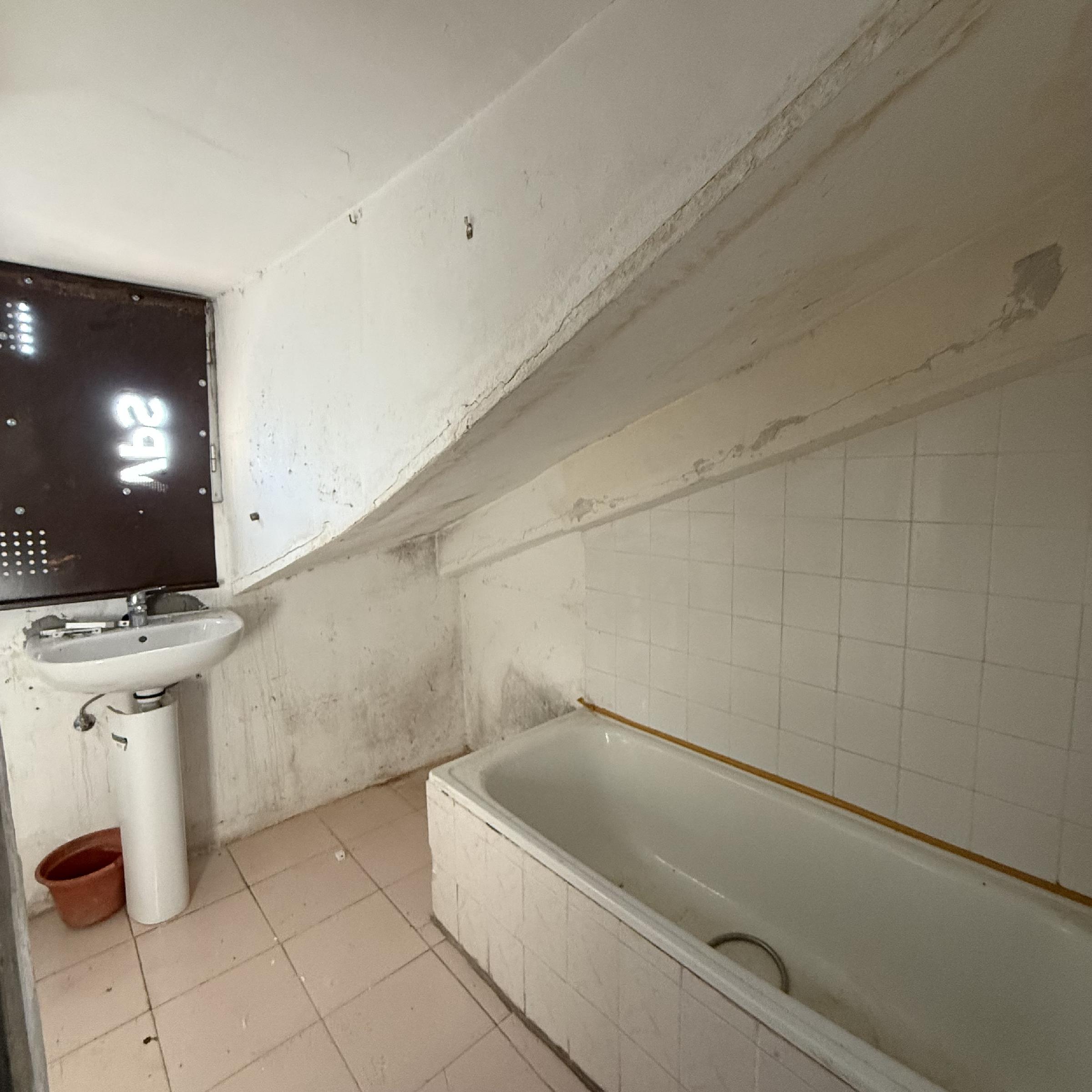 Imagen 11 Piso en venta en Barakaldo / Junto estación de Cercanias - Lutxana.