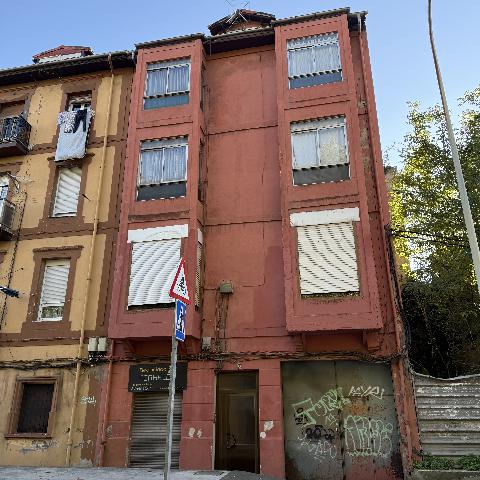 Imagen 1 Inmueble 297931 - Piso en venta en Barakaldo / Junto estación de Cercanias - Lutxana.