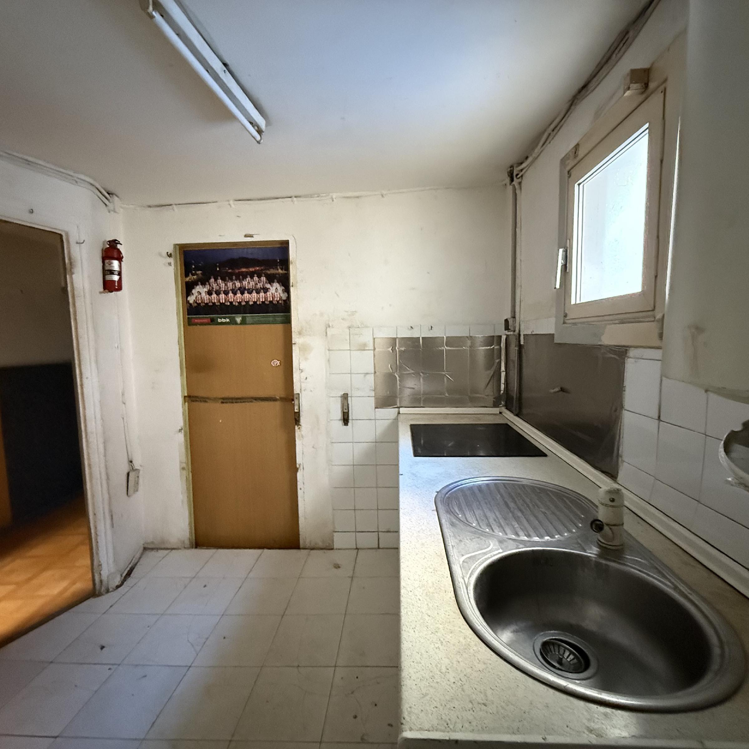 Imagen 6 Piso en venta en Barakaldo / Junto estación de Cercanias - Lutxana.