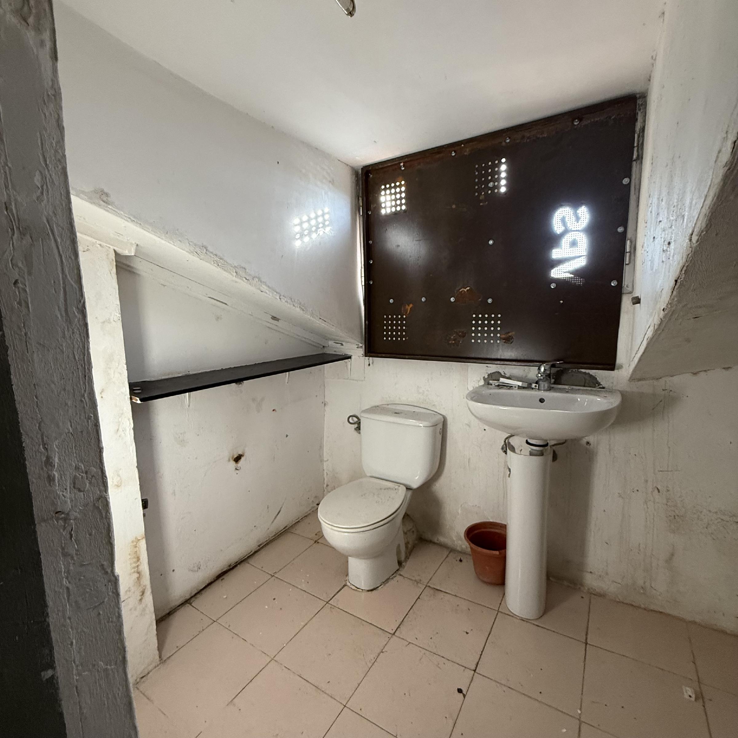 Imagen 10 Piso en venta en Barakaldo / Junto estación de Cercanias - Lutxana.