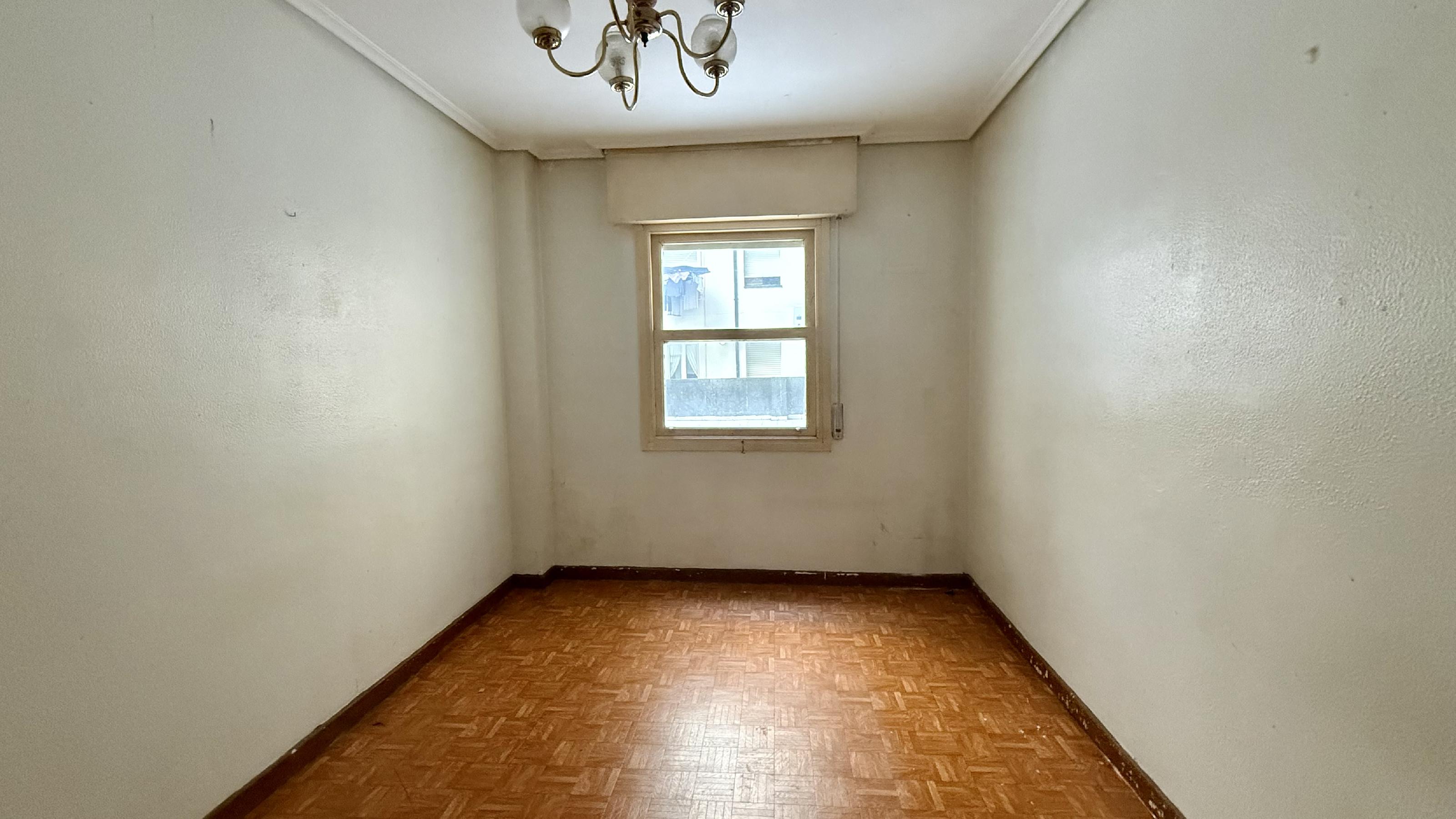 Imagen 15 Piso en venta en Santurtzi / Junto Parada Metro Mamariga.