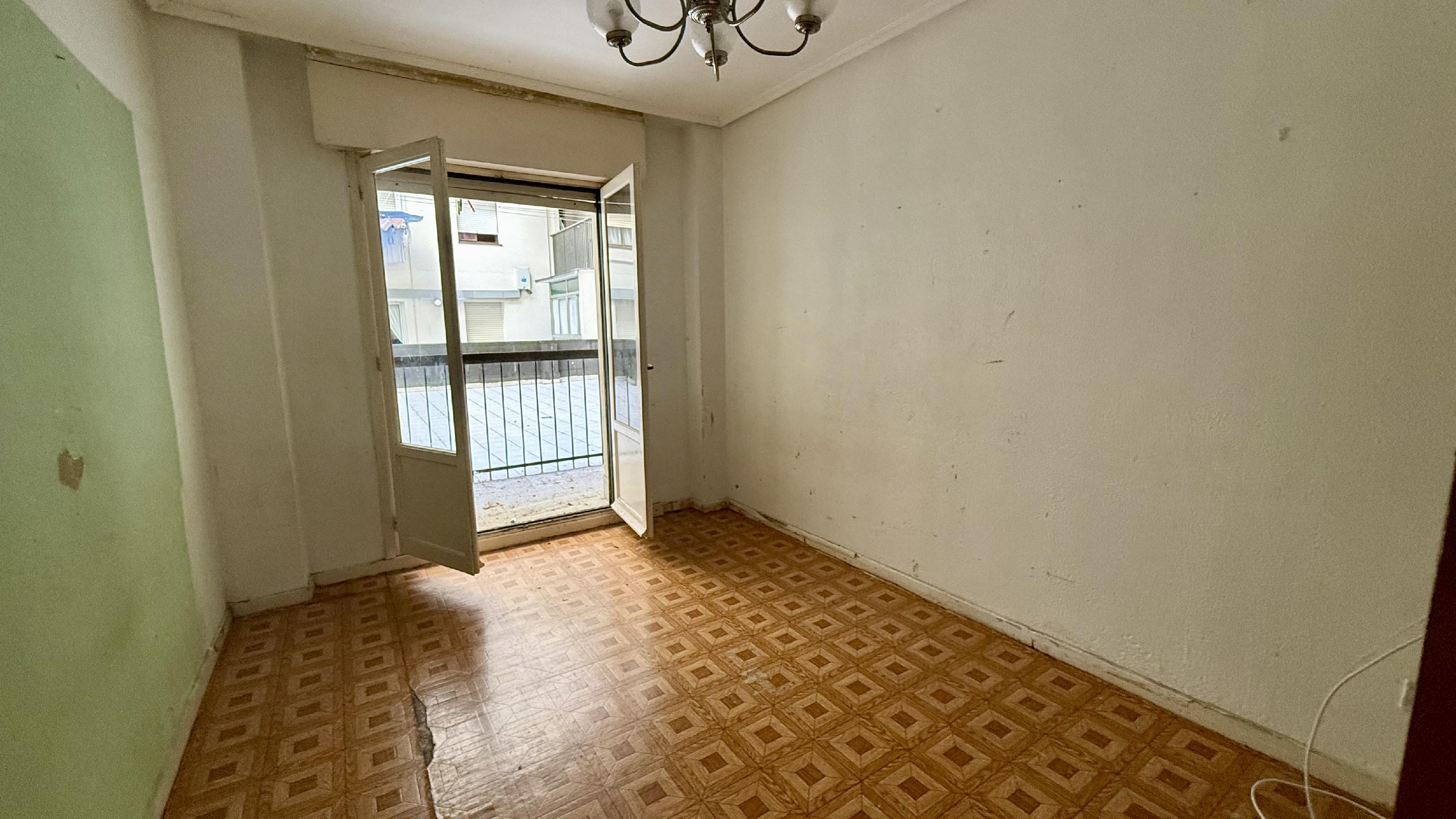 Imagen 10 Piso en venta en Santurtzi / Junto Parada Metro Mamariga.