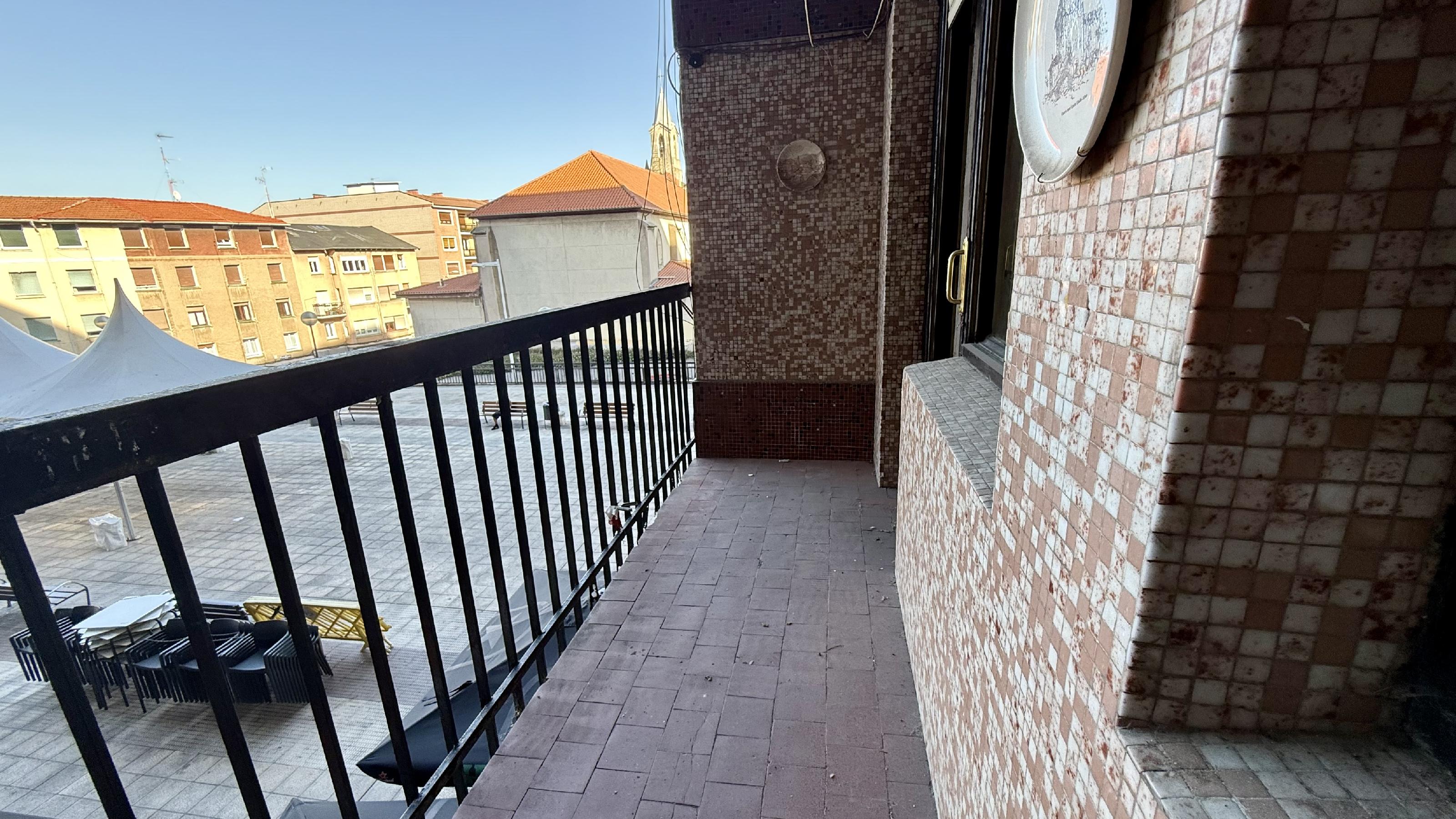 Imagen 6 Piso en venta en Santurtzi / Junto Parada Metro Mamariga.