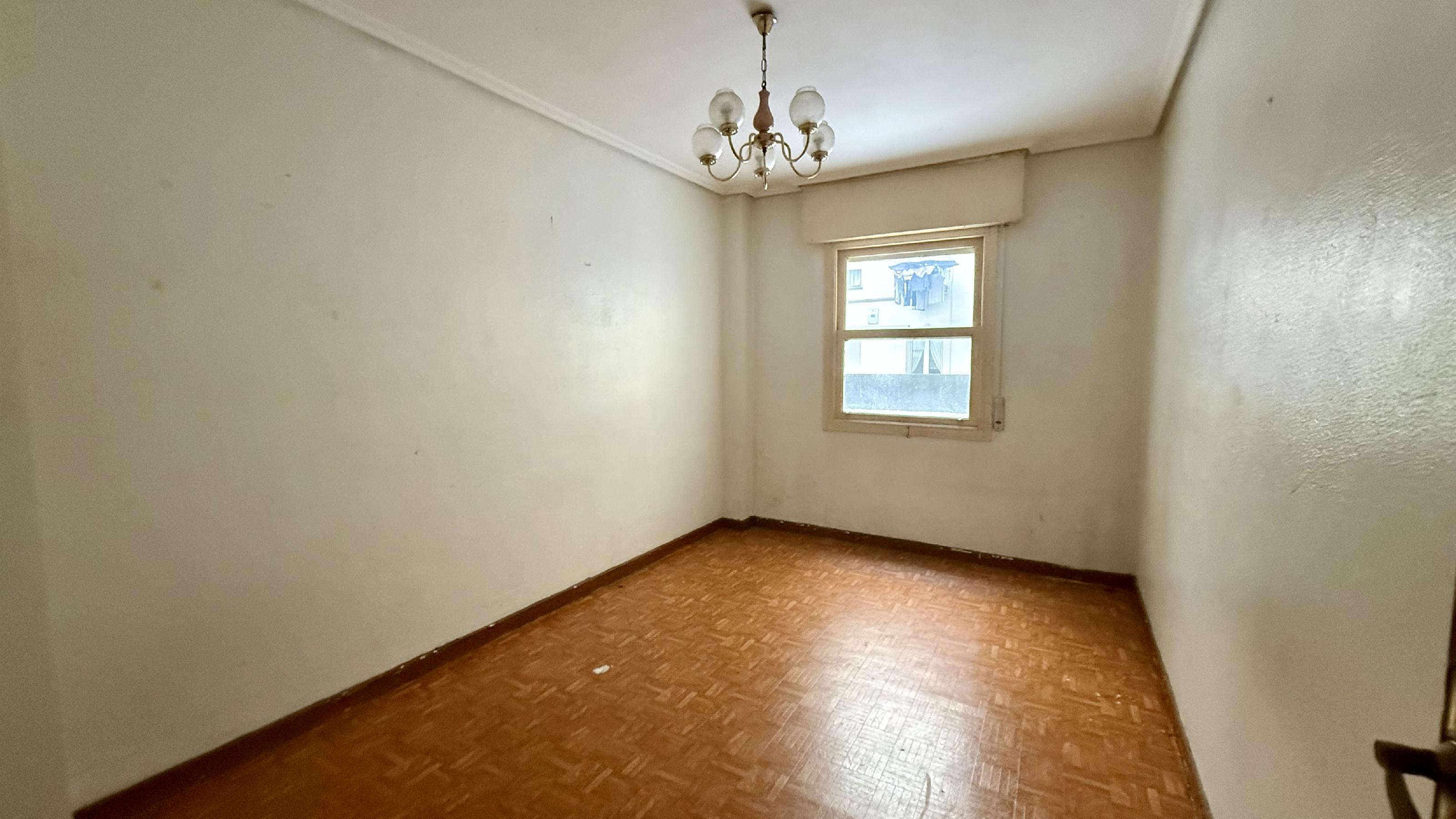 Imagen 14 Piso en venta en Santurtzi / Junto Parada Metro Mamariga.