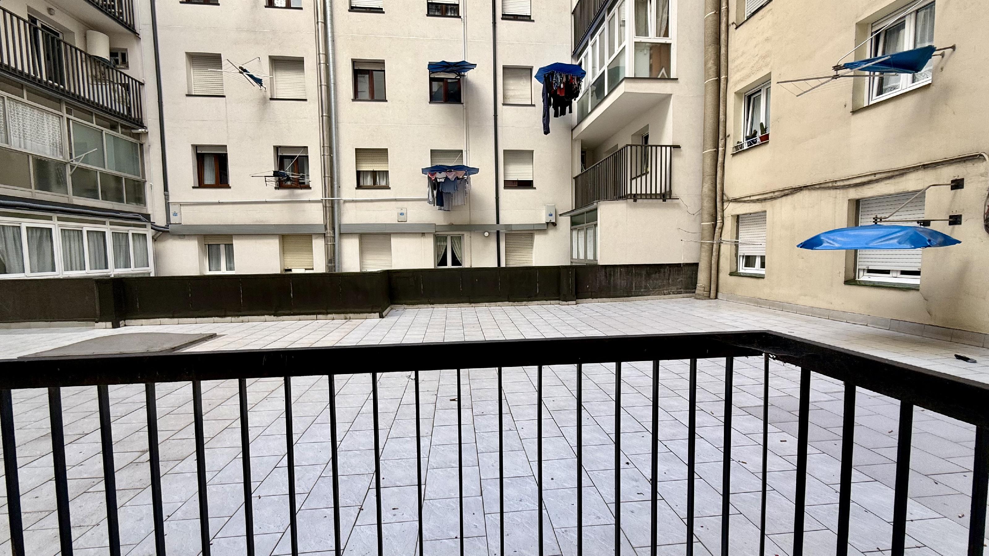 Imagen 11 Piso en venta en Santurtzi / Junto Parada Metro Mamariga.