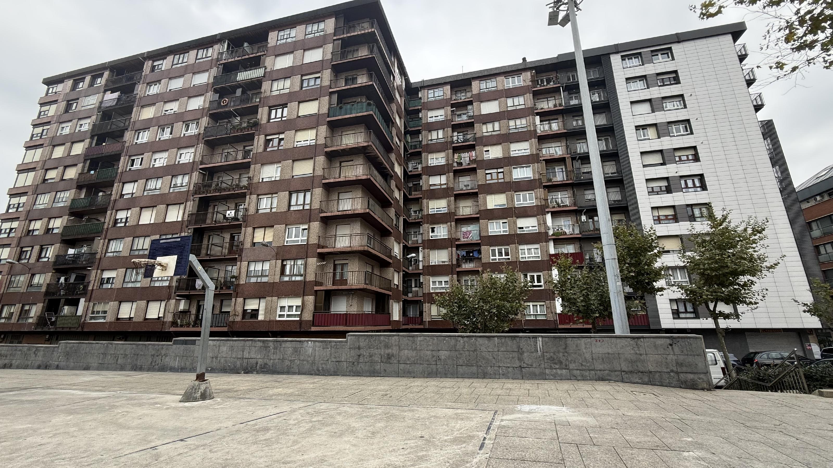 Imagen 1 Piso en venta en Santurtzi / Junto Parada Metro Mamariga.