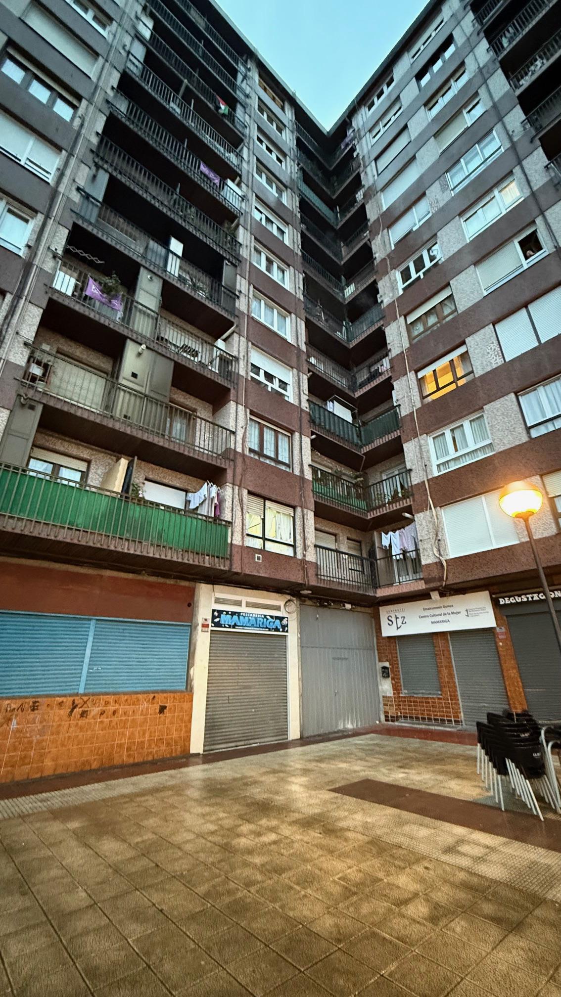 Imagen 2 Piso en venta en Santurtzi / Junto Parada Metro Mamariga.