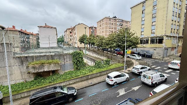 Imagen 10 Inmueble 302651 - Piso en venta en Barakaldo / Calle Guridi. Junto Frontón.