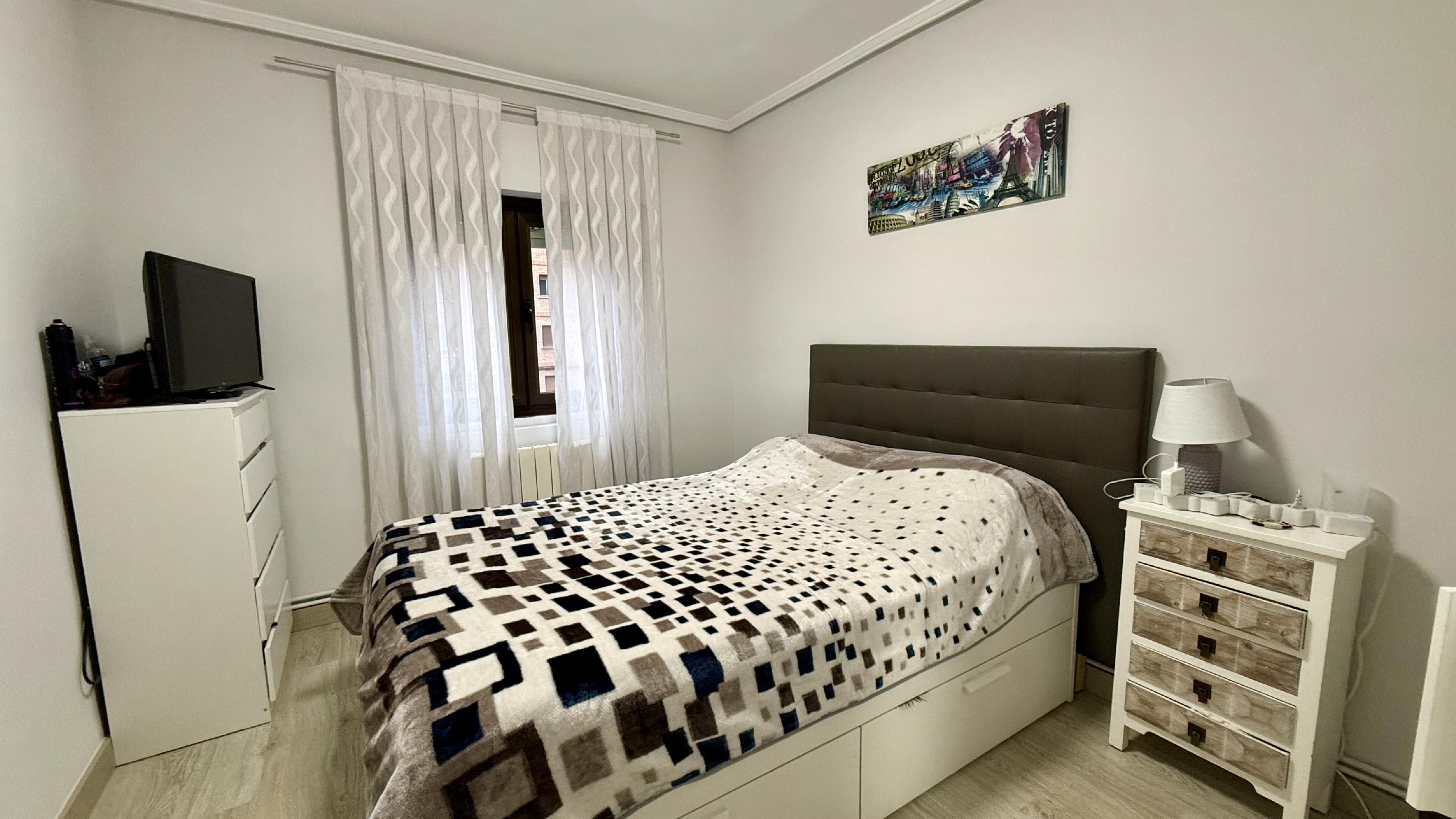 Imagen 12 Piso en venta en Barakaldo / Calle Guridi. Junto Frontón.
