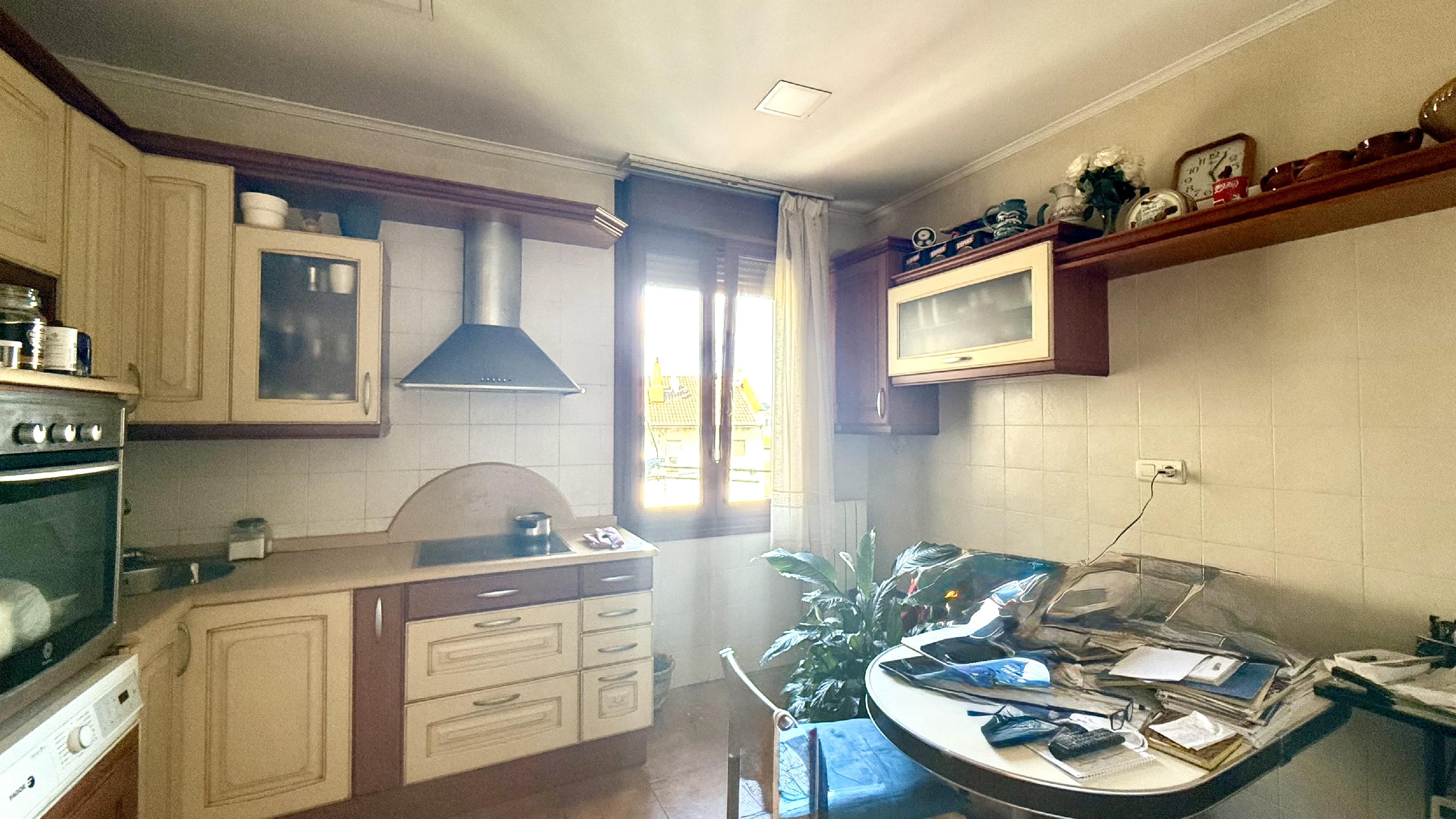 Imagen 4 Piso en venta en Barakaldo / Junto Centro Salud.
