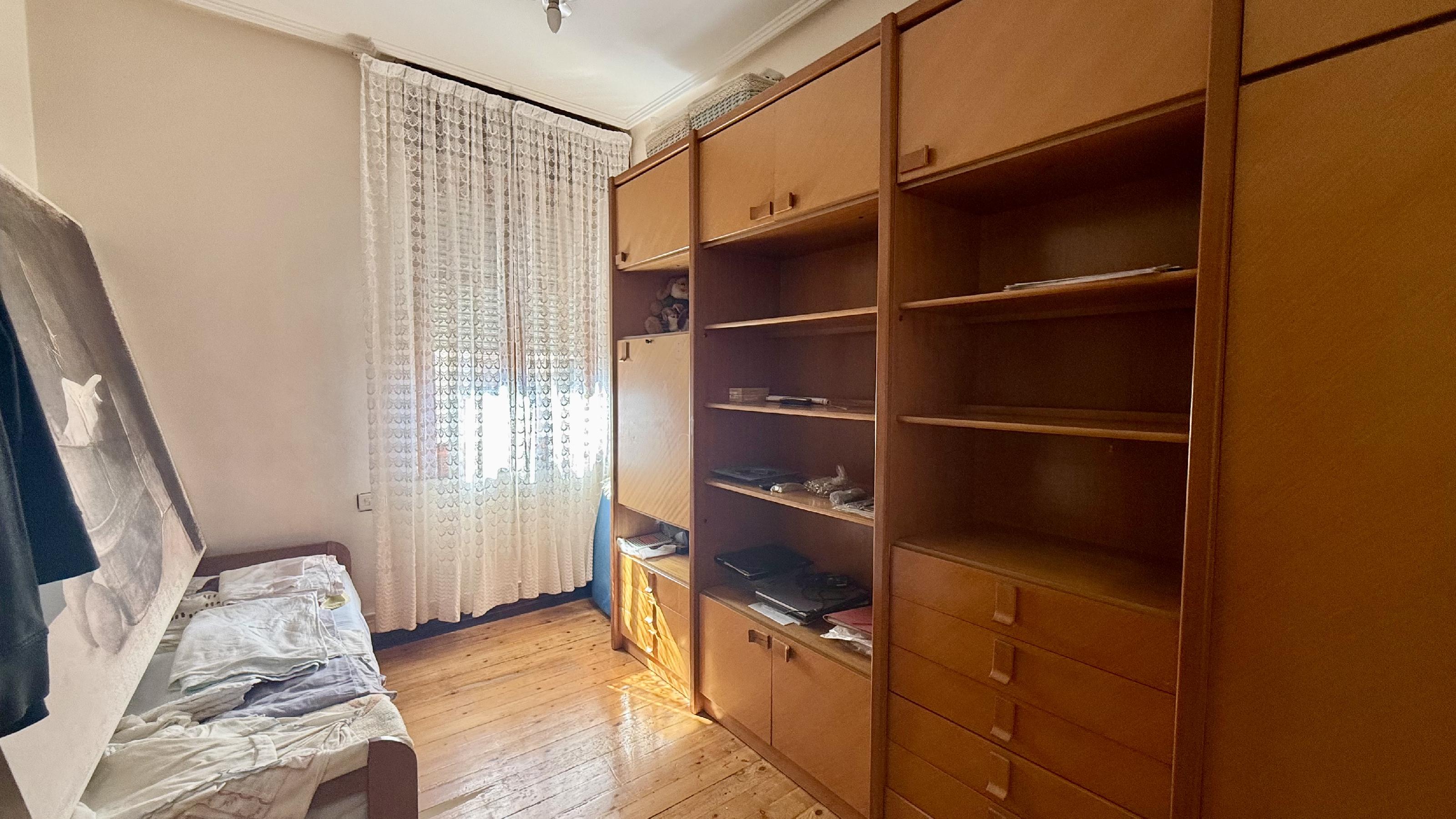 Imagen 13 Piso en venta en Barakaldo / Junto Centro Salud.