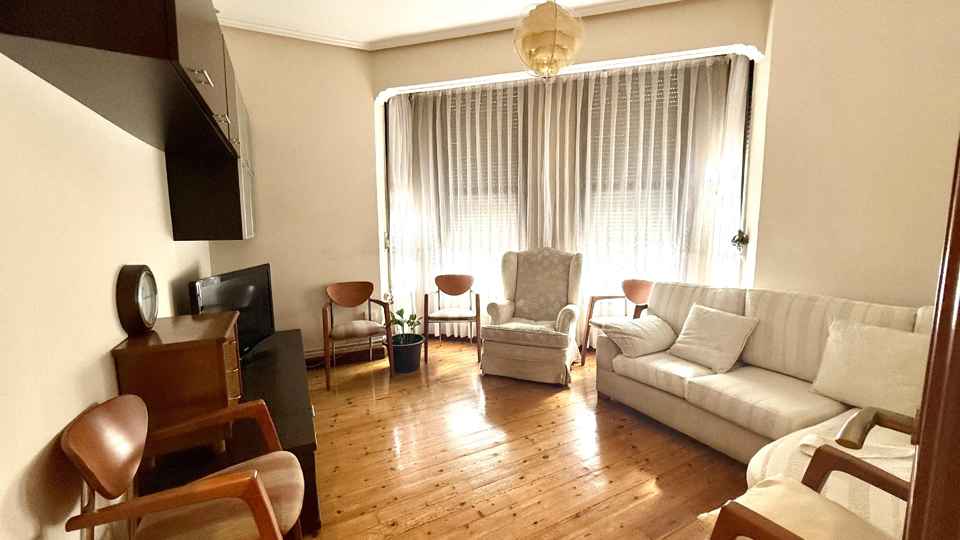 Imagen 1 Piso en venta en Barakaldo / Junto Centro Salud.