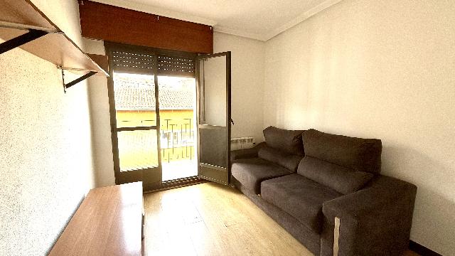 Imagen 2 Inmueble 304578 - Piso en venta en Barakaldo / Calle Autonomia. Frente Colegio.