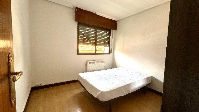Imagen 10 Inmueble 304578 - Piso en venta en Barakaldo / Calle Autonomia. Frente Colegio.