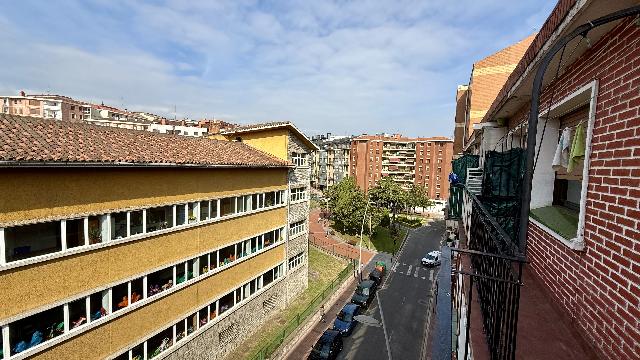 Imagen 17 Inmueble 304578 - Piso en venta en Barakaldo / Calle Autonomia. Frente Colegio.