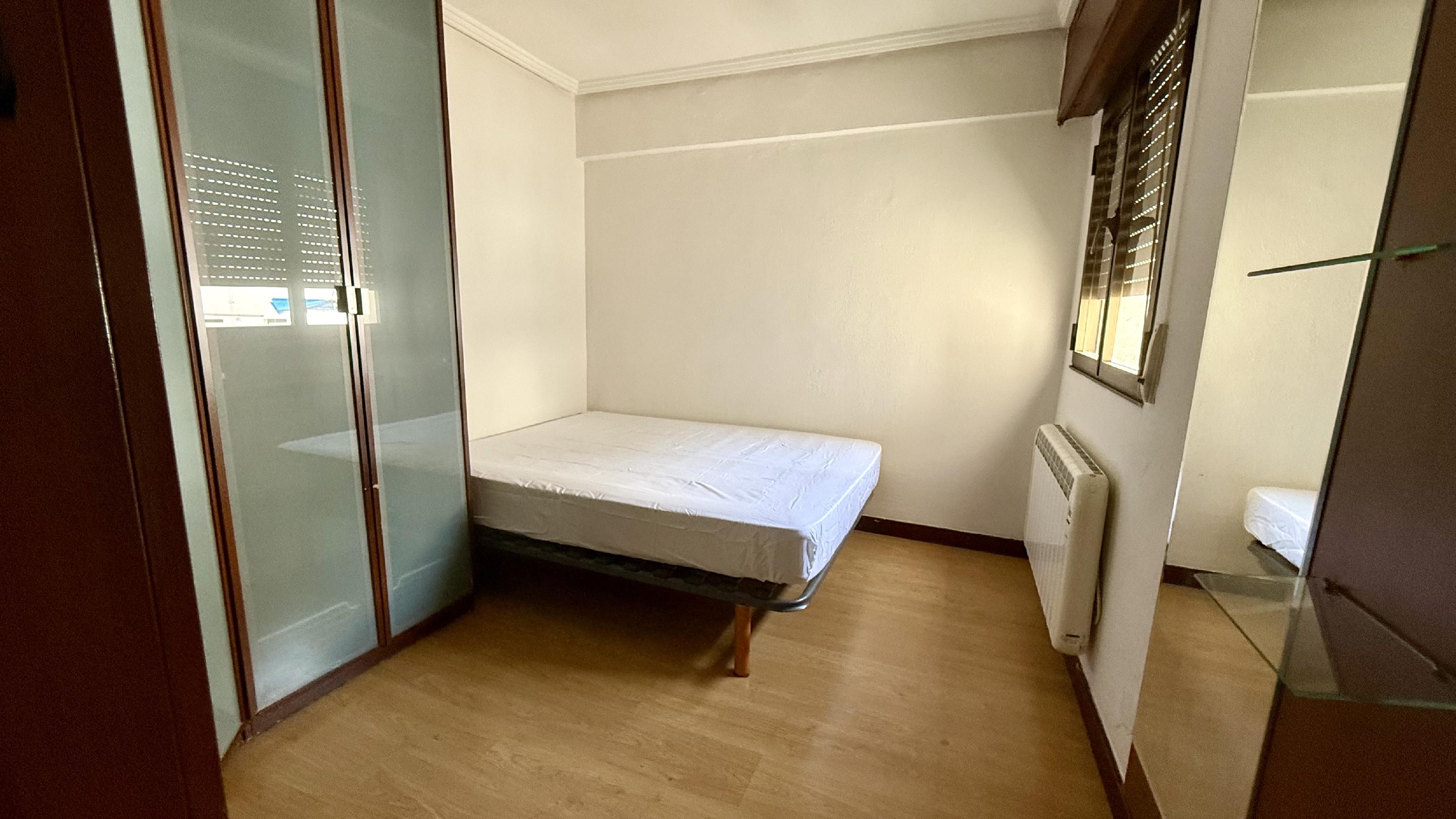 Imagen 8 Piso en venta en Barakaldo / Calle Autonomia. Frente Colegio.