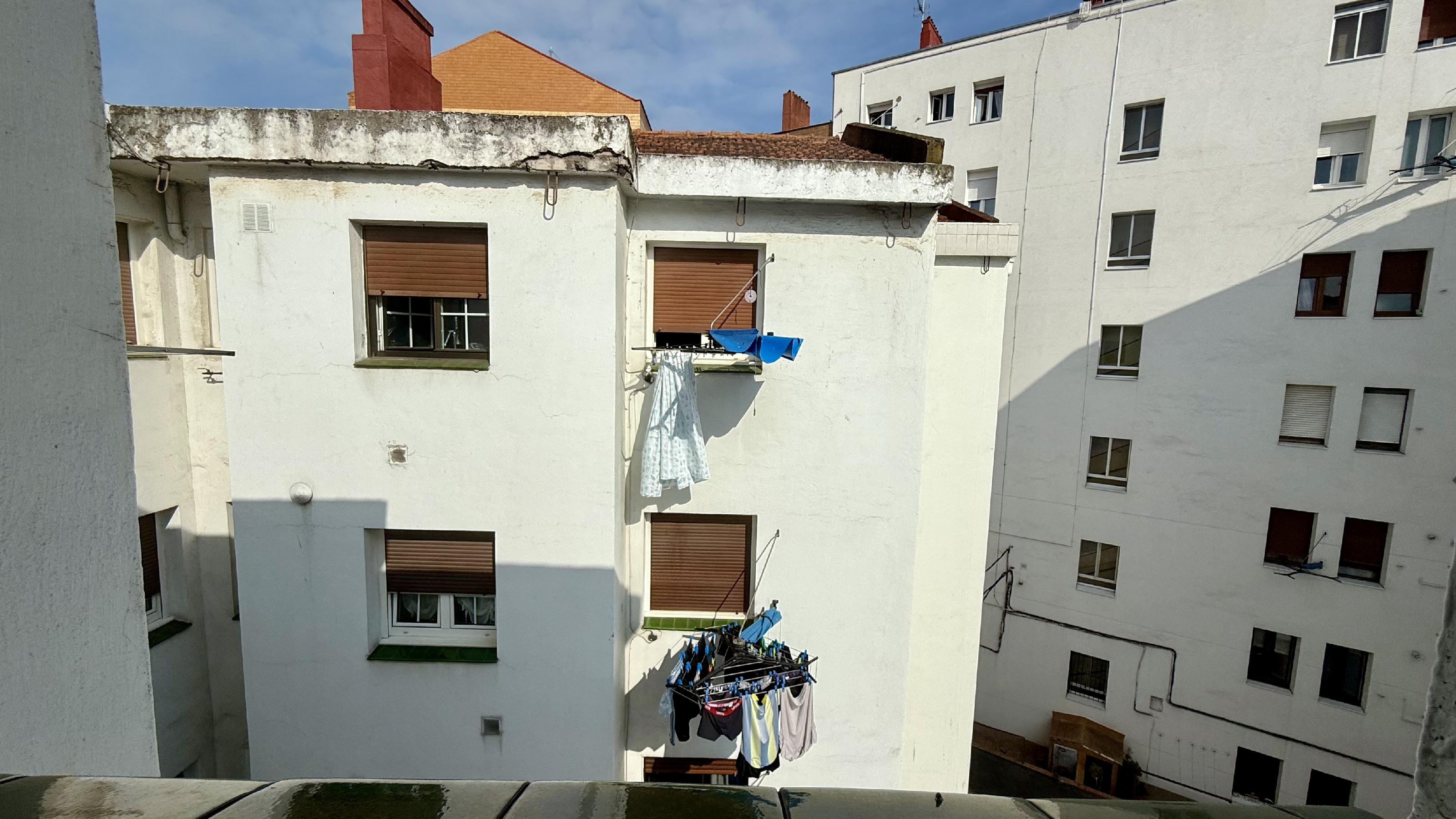 Imagen 18 Piso en venta en Barakaldo / Calle Autonomia. Frente Colegio.