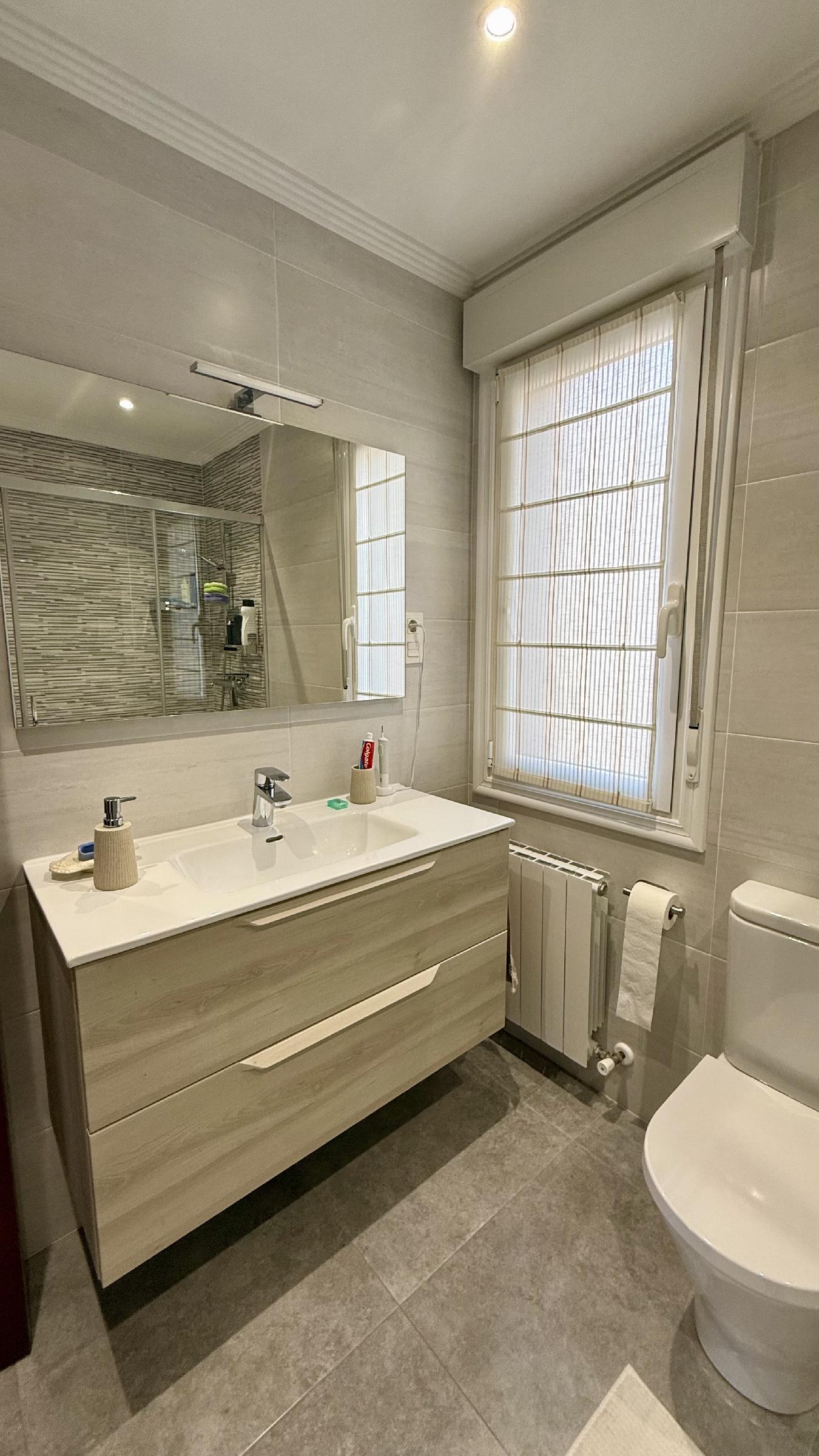 Imagen 22 Piso en venta en Barakaldo / Juntos Juntas Generales.