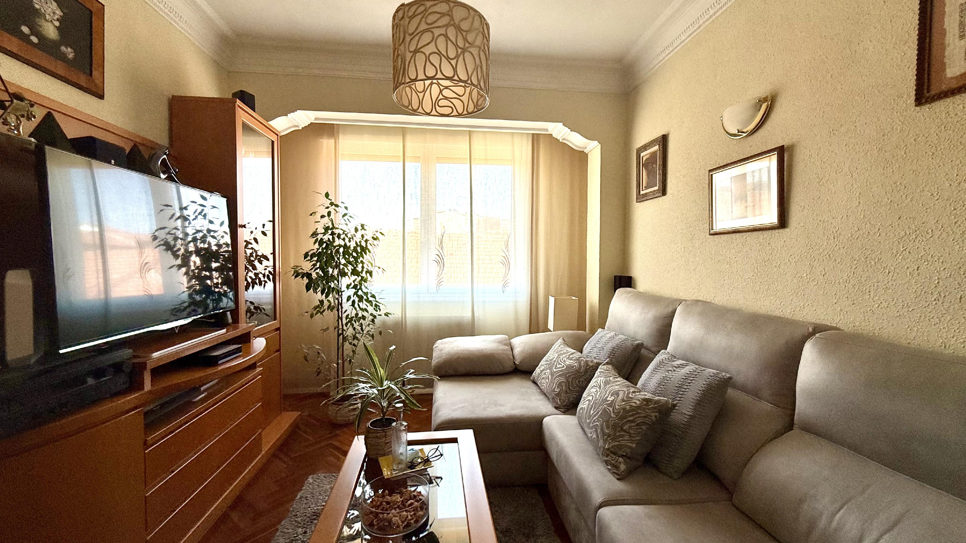 Imagen 2 Piso en venta en Barakaldo / Juntos Juntas Generales.