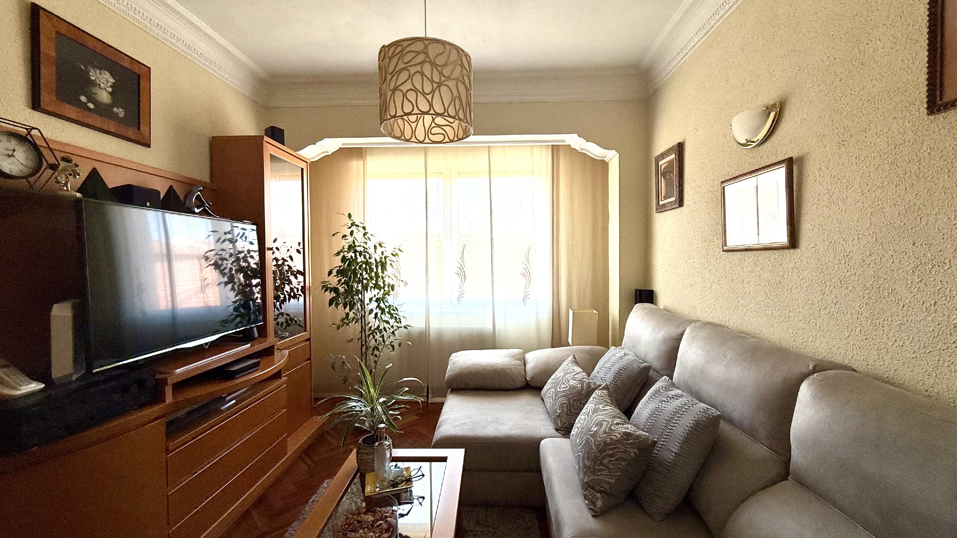 Imagen 3 Piso en venta en Barakaldo / Juntos Juntas Generales.