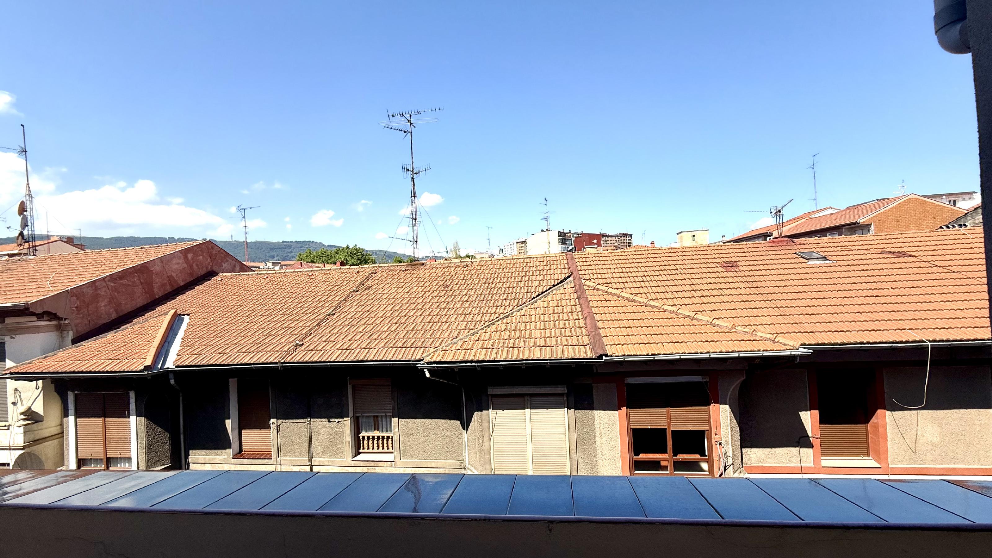 Imagen 12 Piso en venta en Barakaldo / Juntos Juntas Generales.