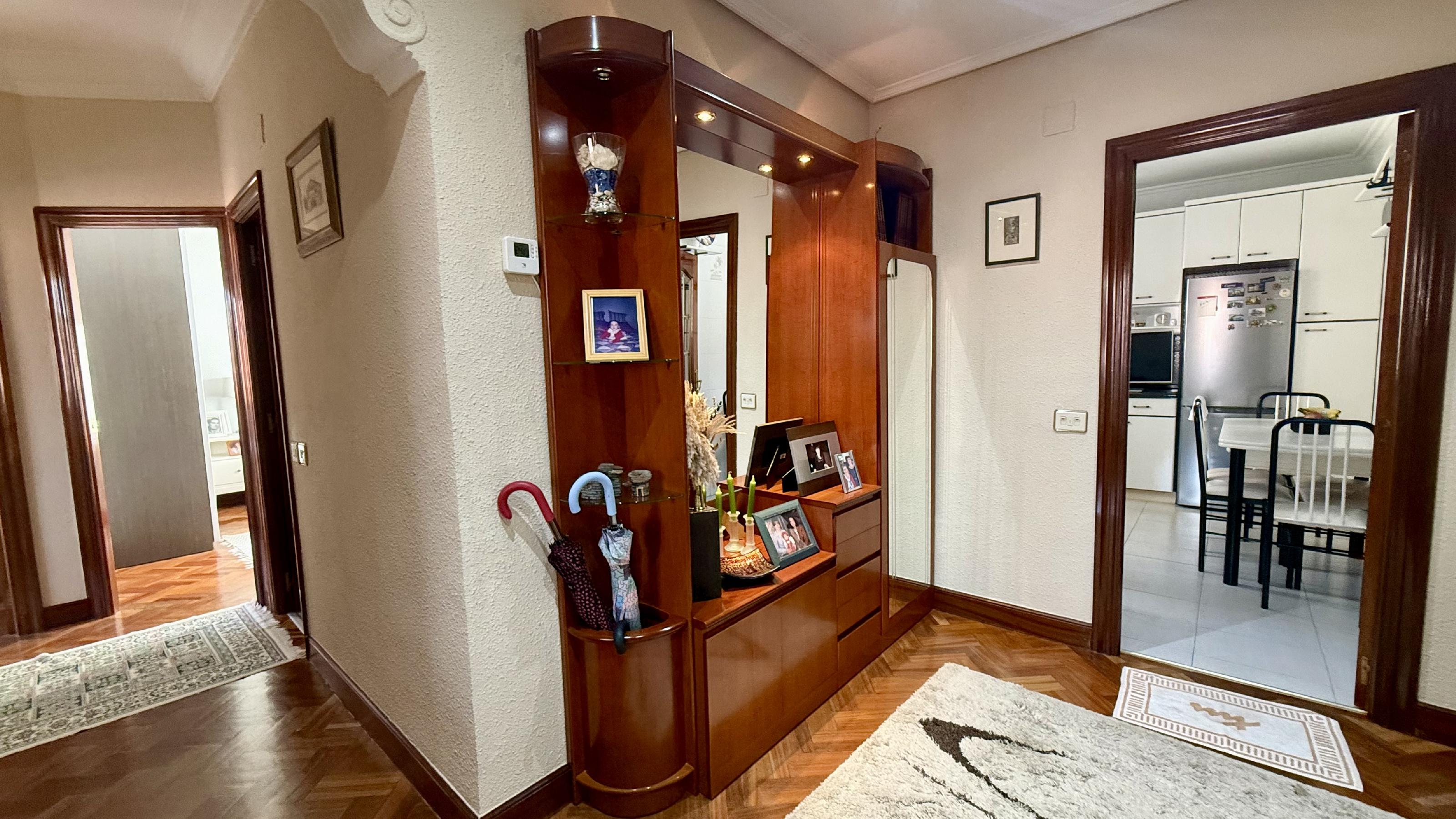 Imagen 27 Piso en venta en Barakaldo / Juntos Juntas Generales.