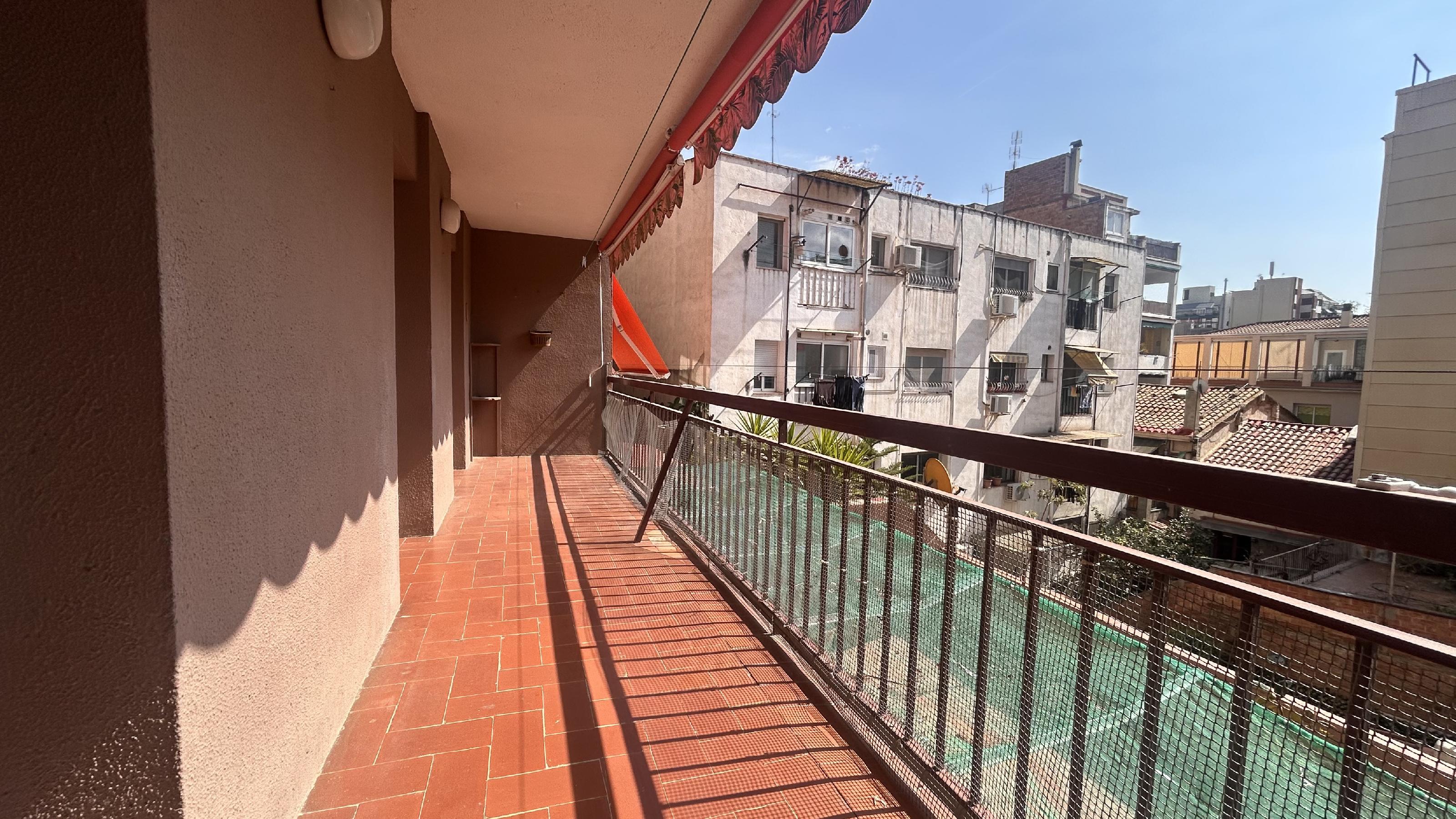 Imagen 2 Piso en venta en Molins De Rei / En pleno centro de Molins de Rei. Junto al Ayuntamiento