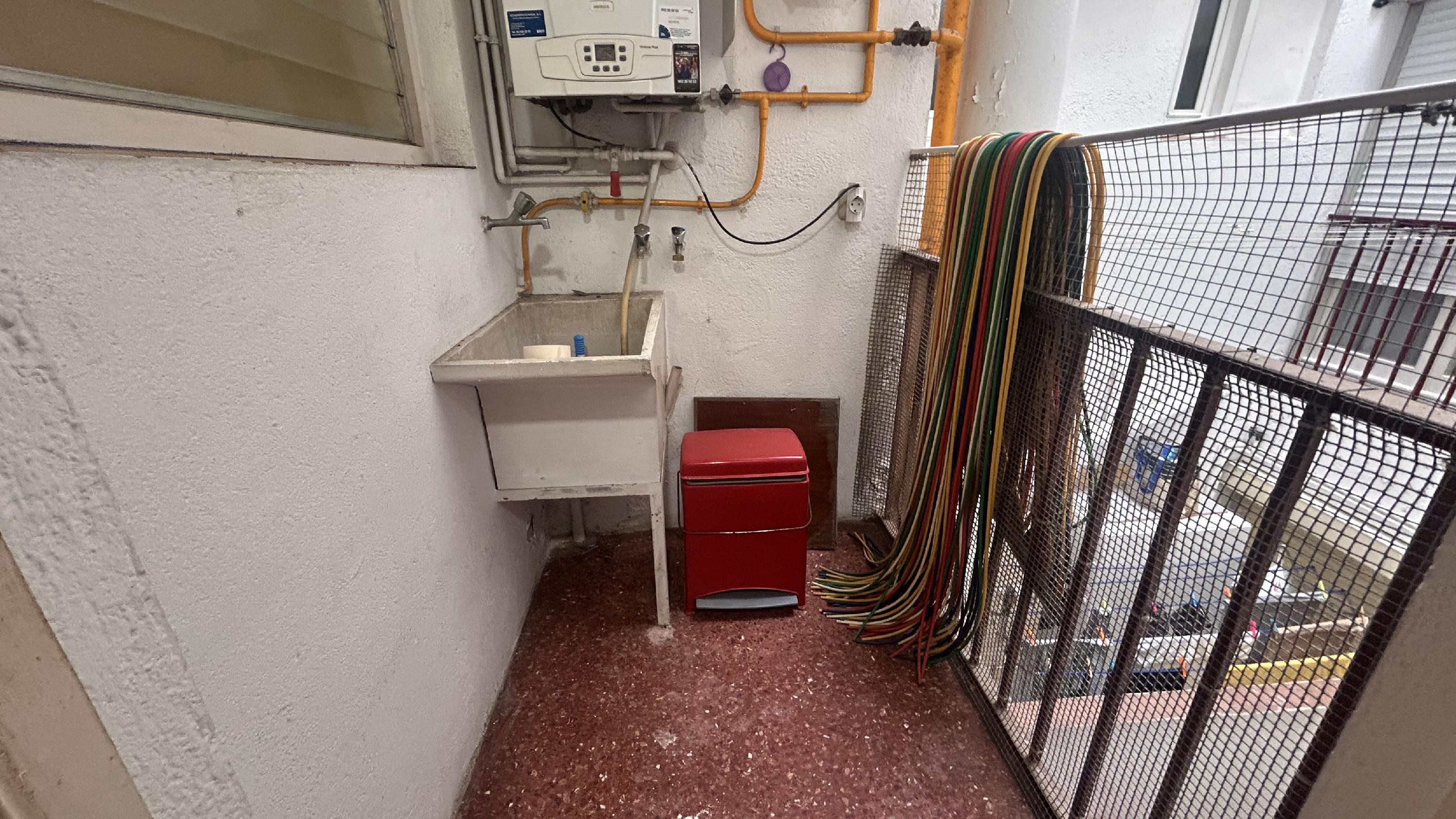 Imagen 15 Piso en venta en Molins De Rei / En pleno centro de Molins de Rei. Junto al Ayuntamiento