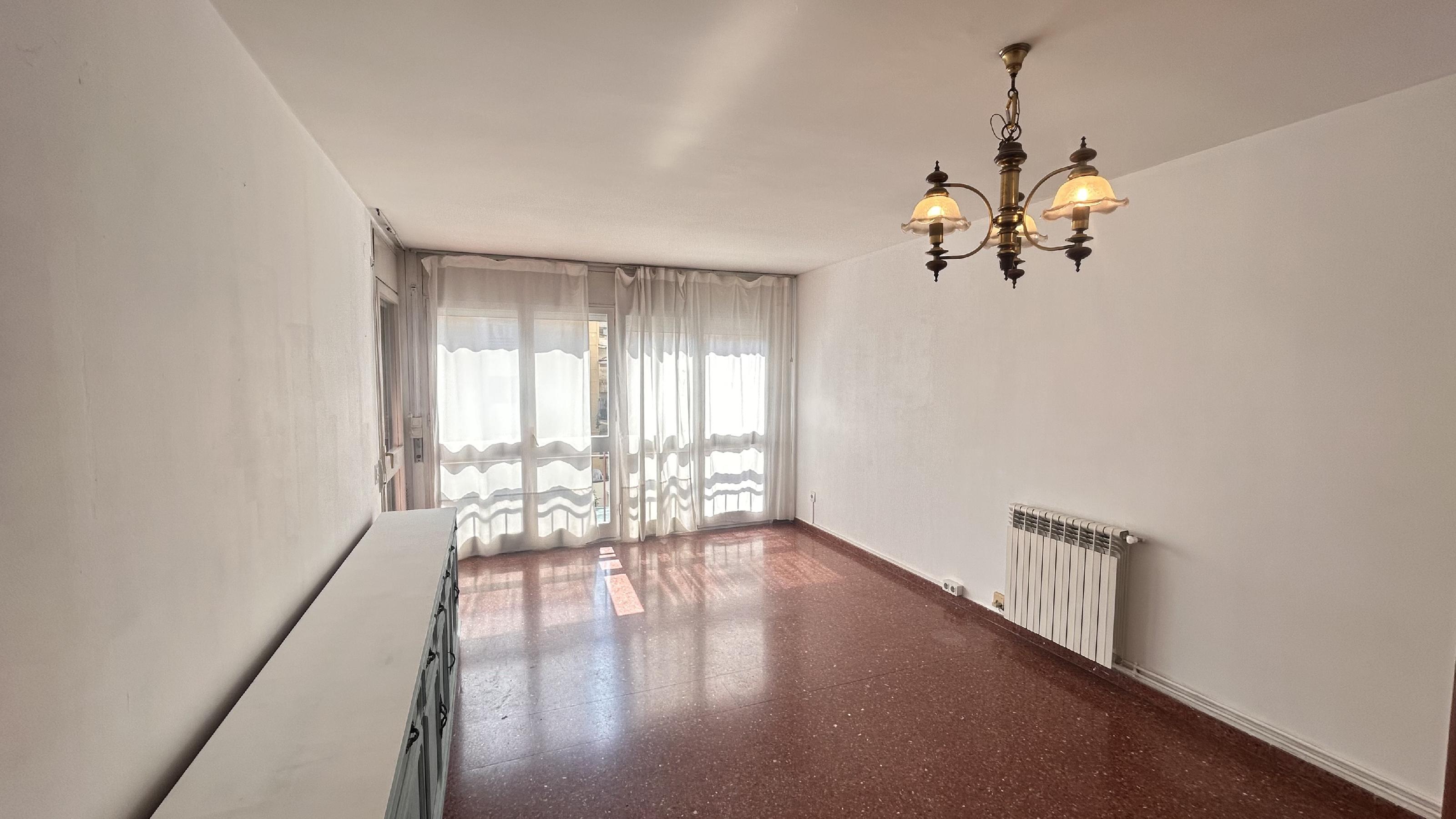 Imagen 7 Piso en venta en Molins De Rei / En pleno centro de Molins de Rei. Junto al Ayuntamiento