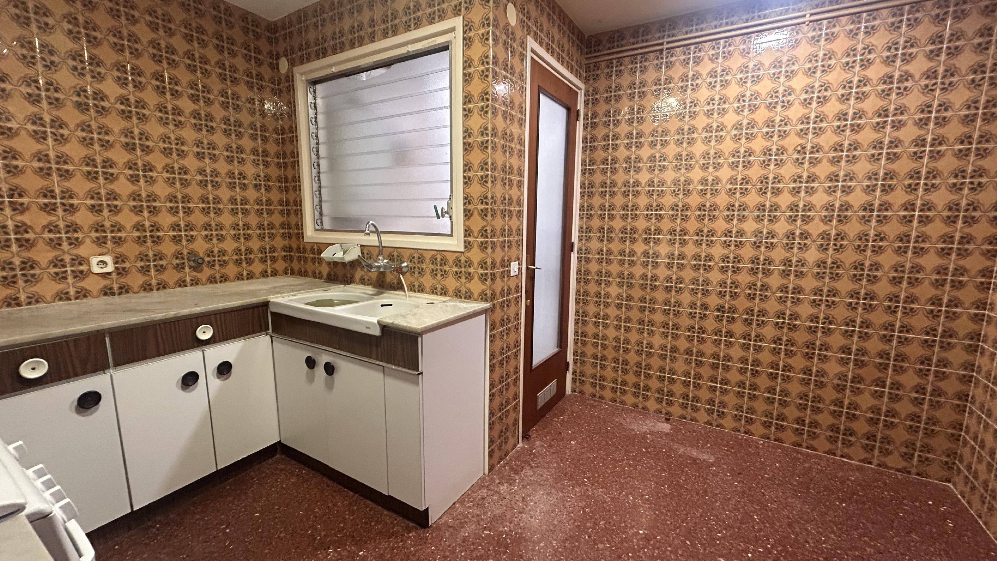 Imagen 13 Piso en venta en Molins De Rei / En pleno centro de Molins de Rei. Junto al Ayuntamiento