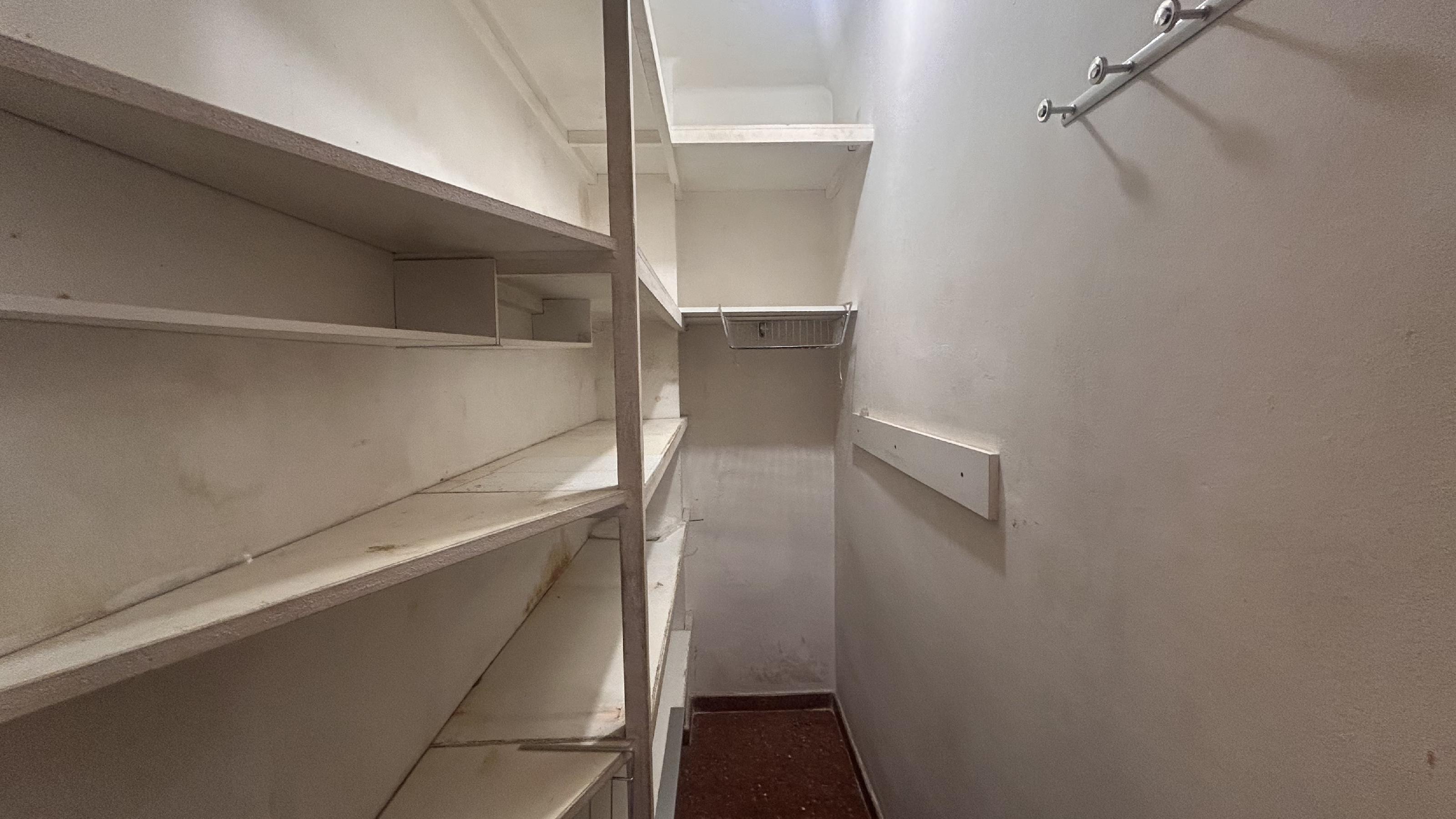 Imagen 20 Piso en venta en Molins De Rei / En pleno centro de Molins de Rei. Junto al Ayuntamiento