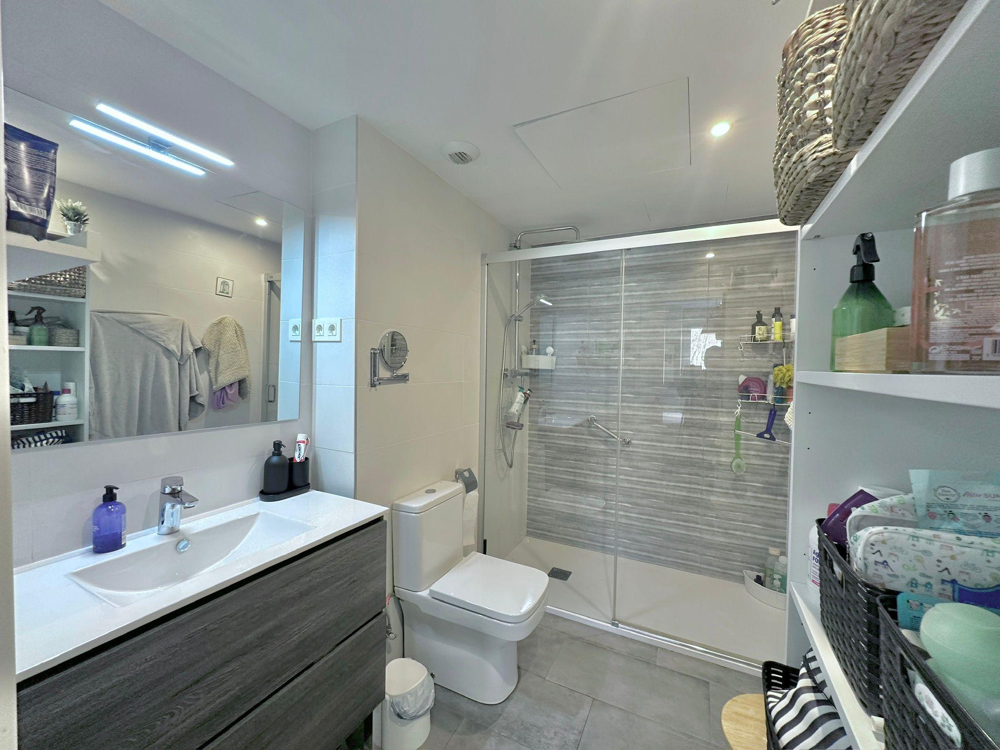 Imagen 13 Piso en venta en Molins De Rei / Próximo al parque de la Mariona