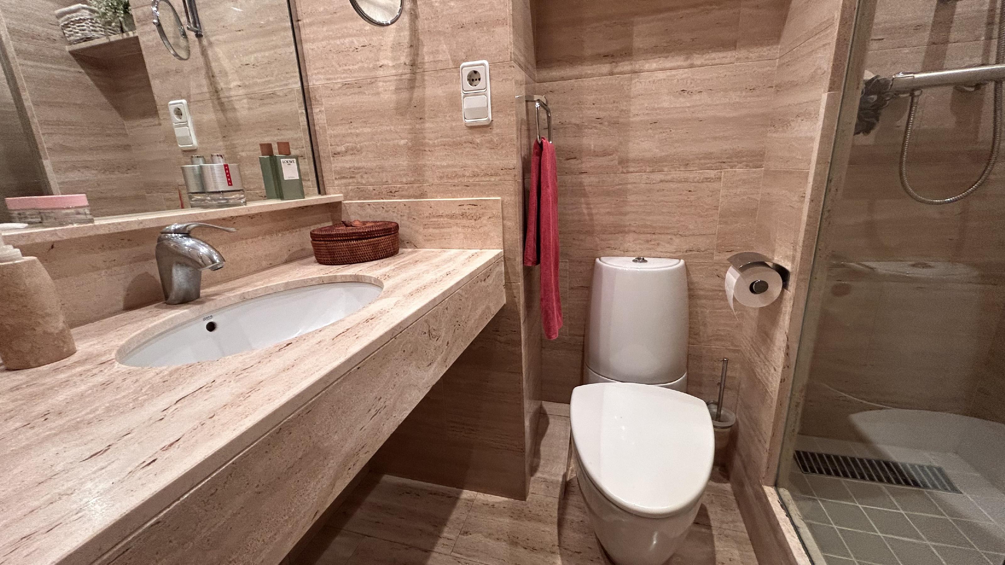 Imagen 25 Piso en venta en Sant Boi De Llobregat / Próximo a la plaza Cataluña zona Vinyets