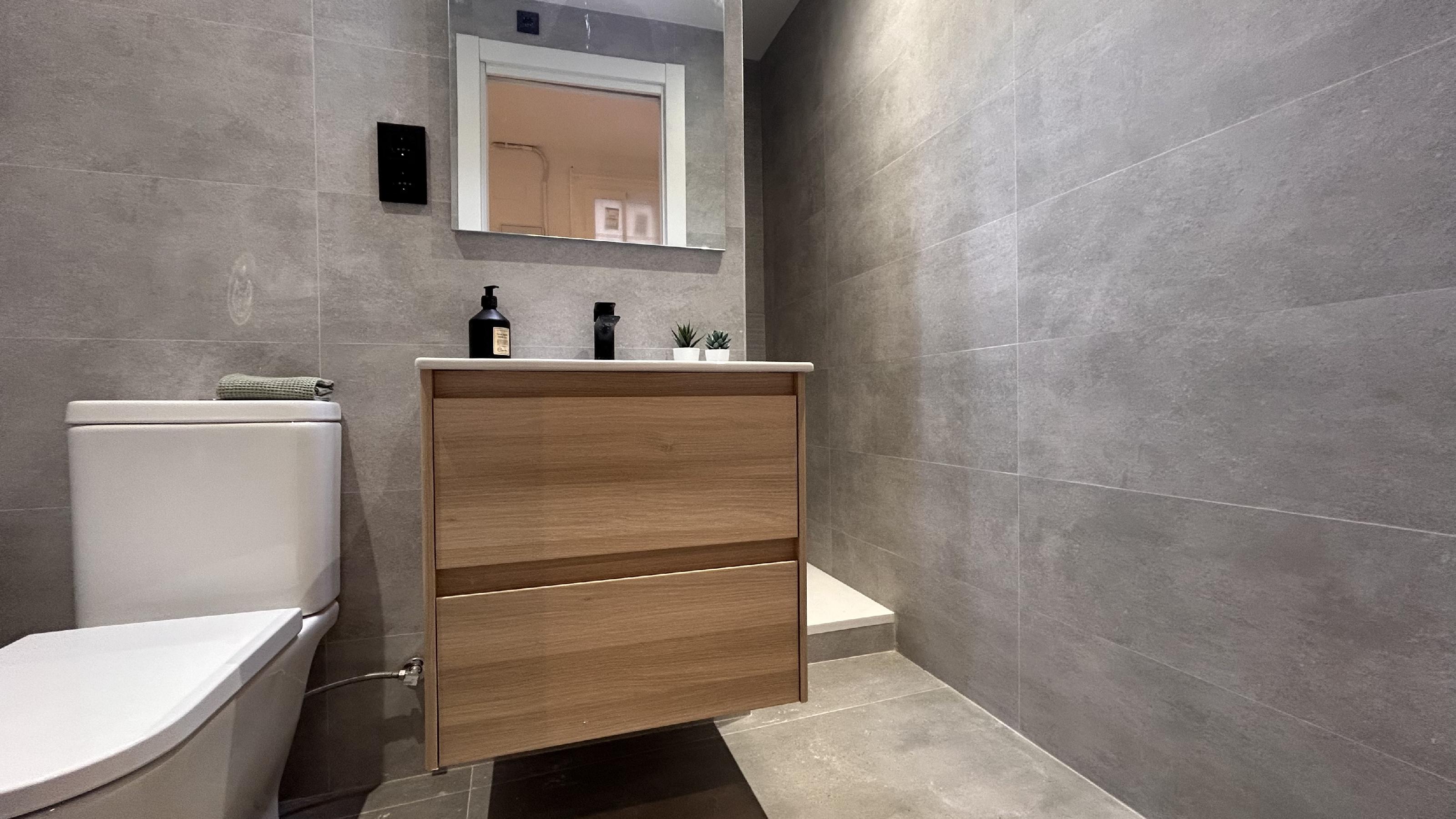 Imagen 22 Piso en venta en Barcelona / Junto al Camp Nou Les Corts