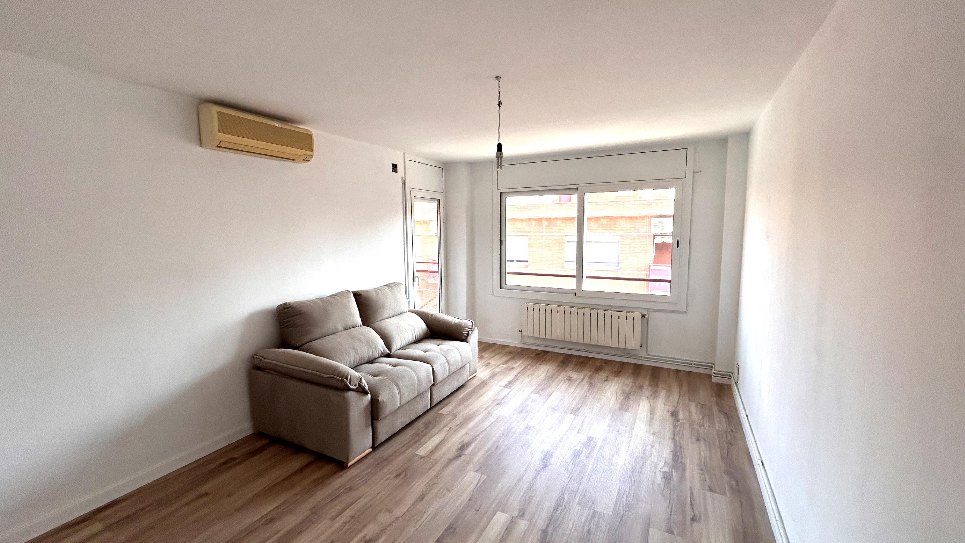 Imagen 7 Piso en venta en Sant Andreu De La Barca / Próximo al supermercado Dia zona la Solana