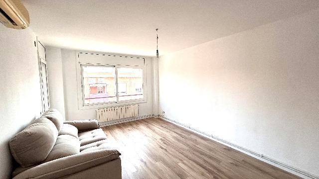 Imagen 1 Inmueble 301601 - Piso en venta en Sant Andreu De La Barca / Próximo al supermercado Dia (zona la Solana)