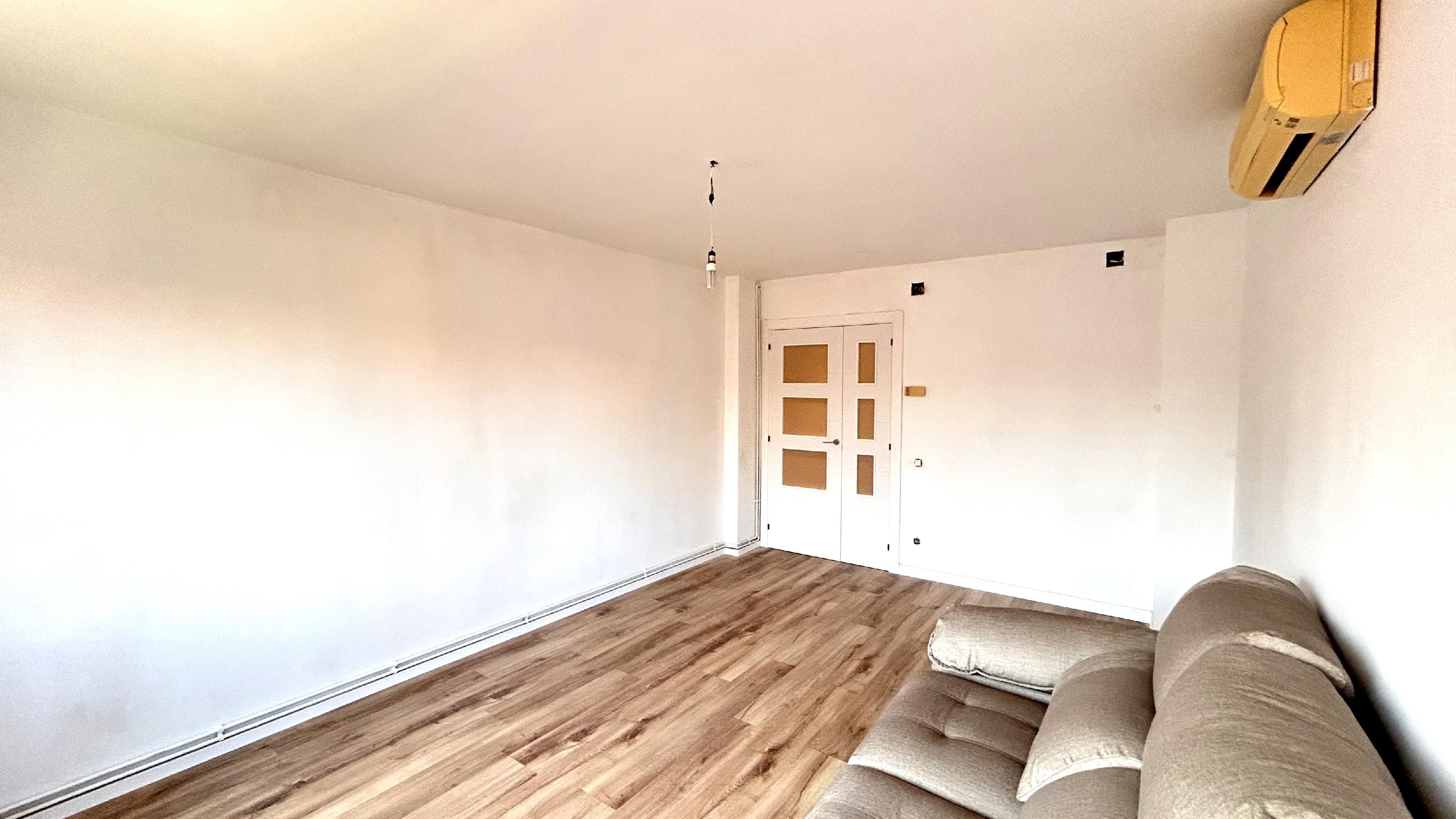 Imagen 9 Piso en venta en Sant Andreu De La Barca / Próximo al supermercado Dia zona la Solana